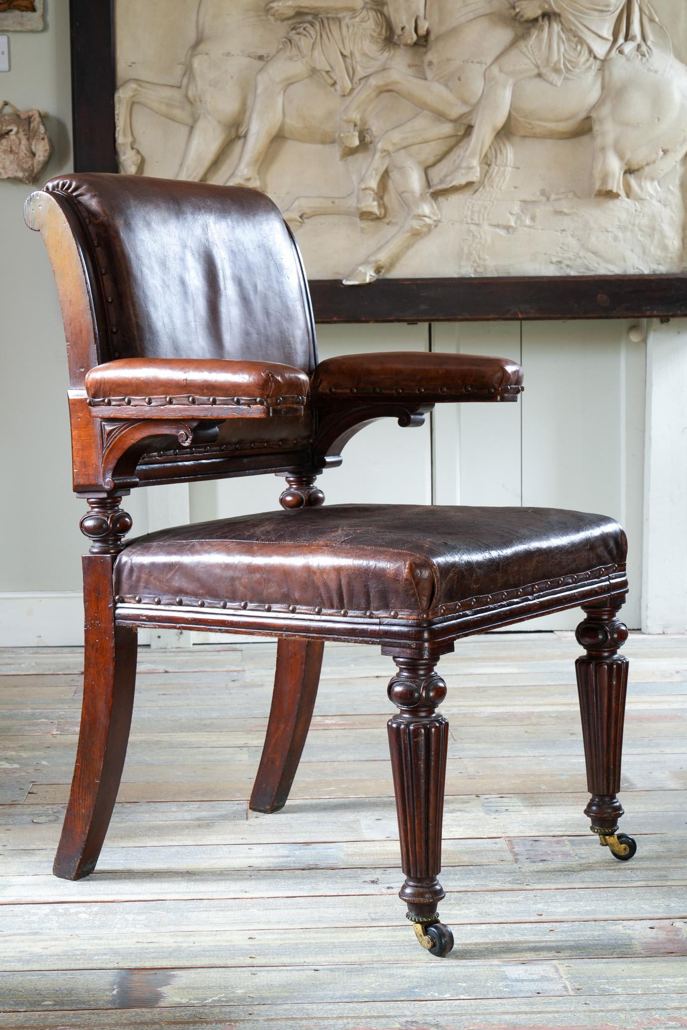 A 19th Century Leather Desk Chair In Good Condition For Sale In Conwy, GB