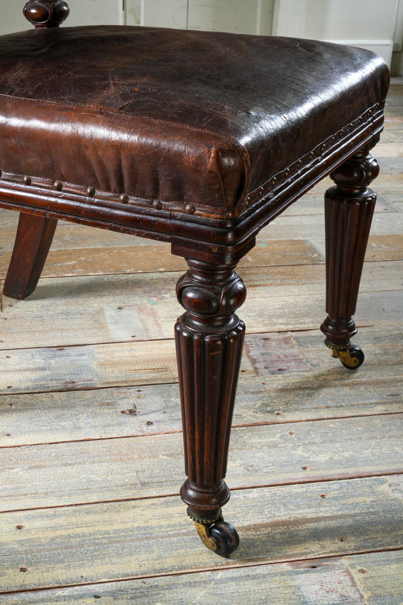 Chaise de bureau en cuir du XIXe siècle en vente 2