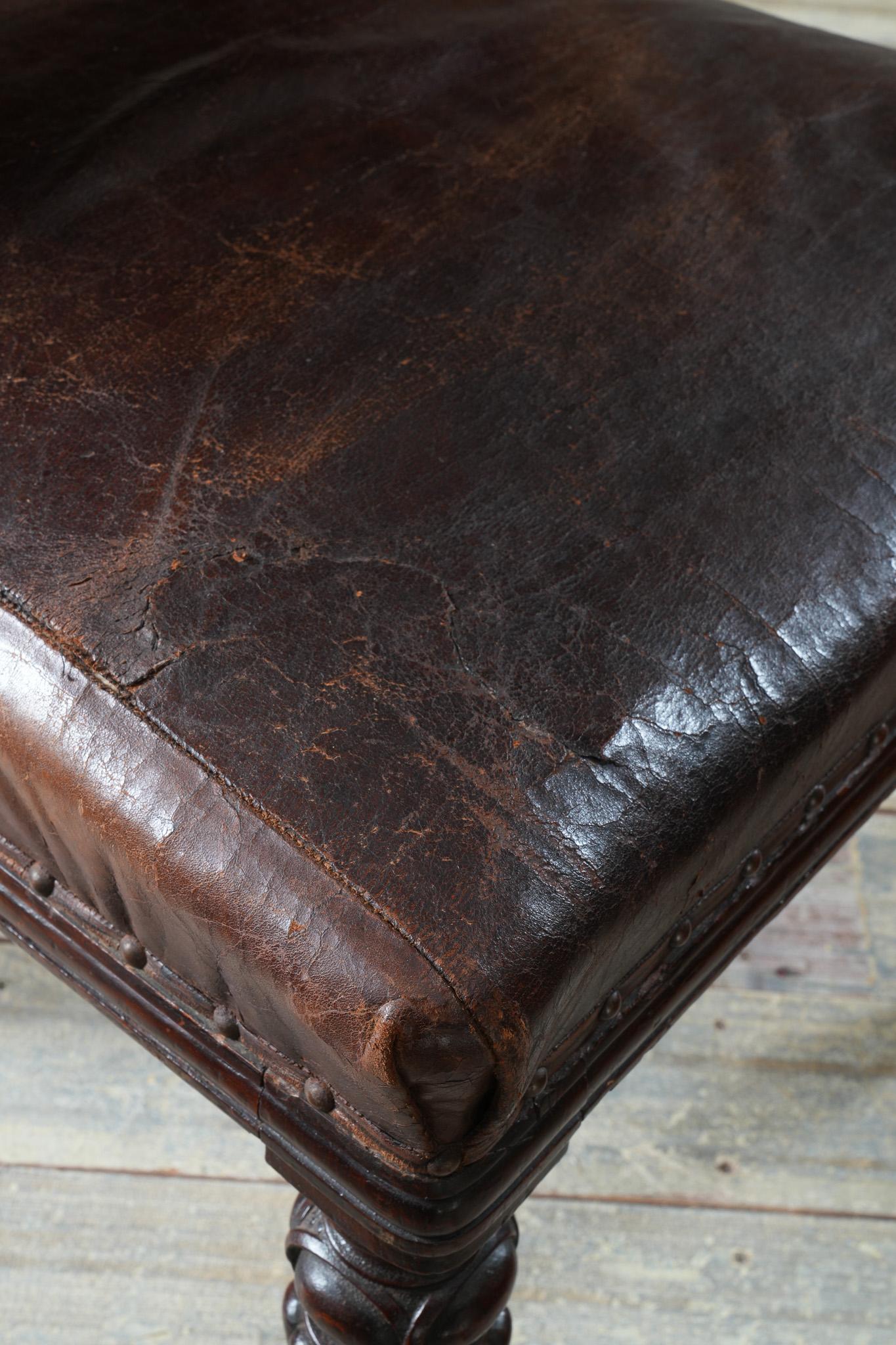 Chaise de bureau en cuir du XIXe siècle en vente 4