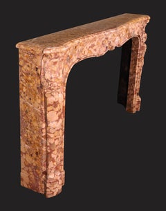 Cheminée de style Louis XV du XIXe siècle en marbre Brèche d'Alep