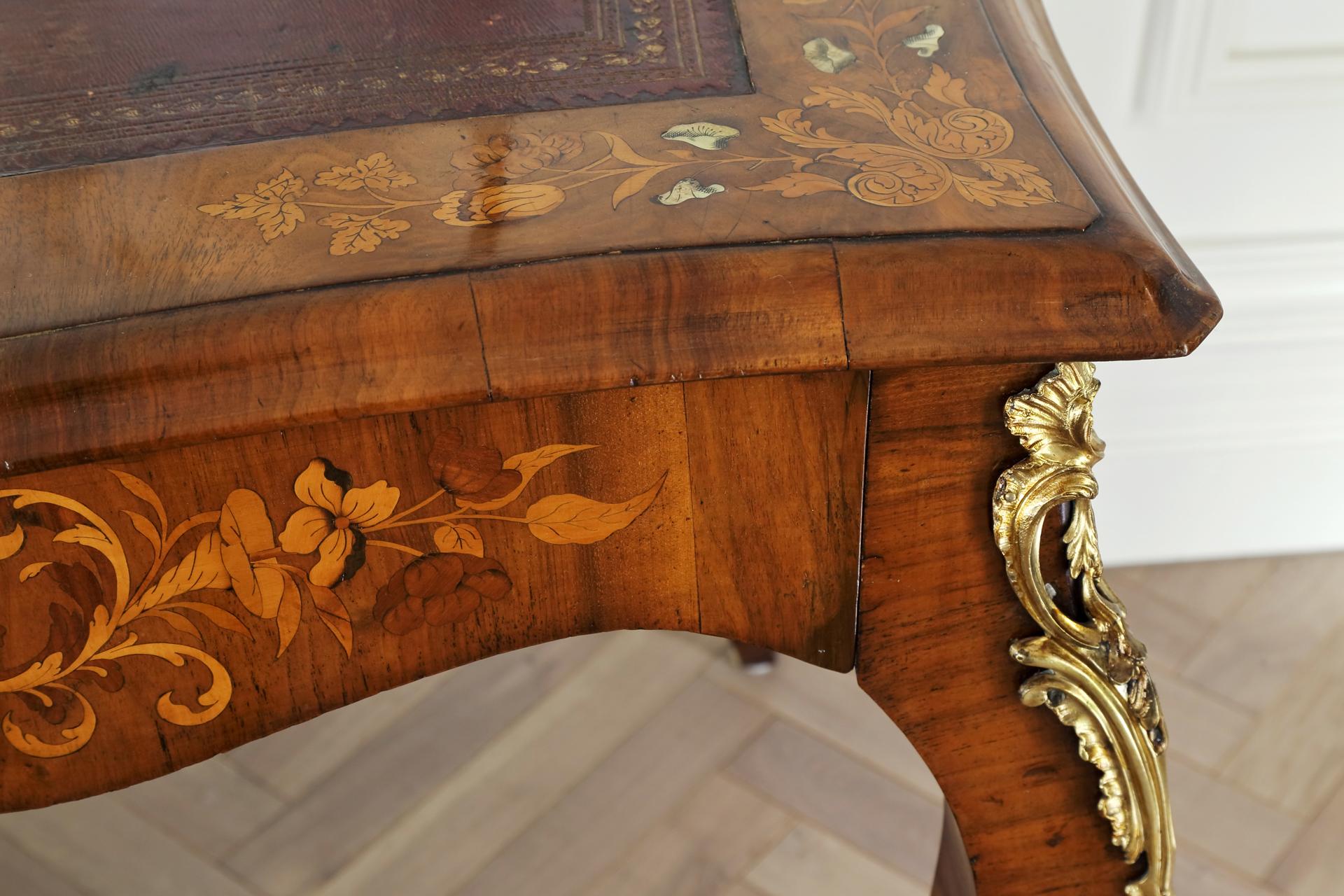 A 19th Century Louis XV Style French Floral Marquetry Serpentine Bureau Plat For Sale 7