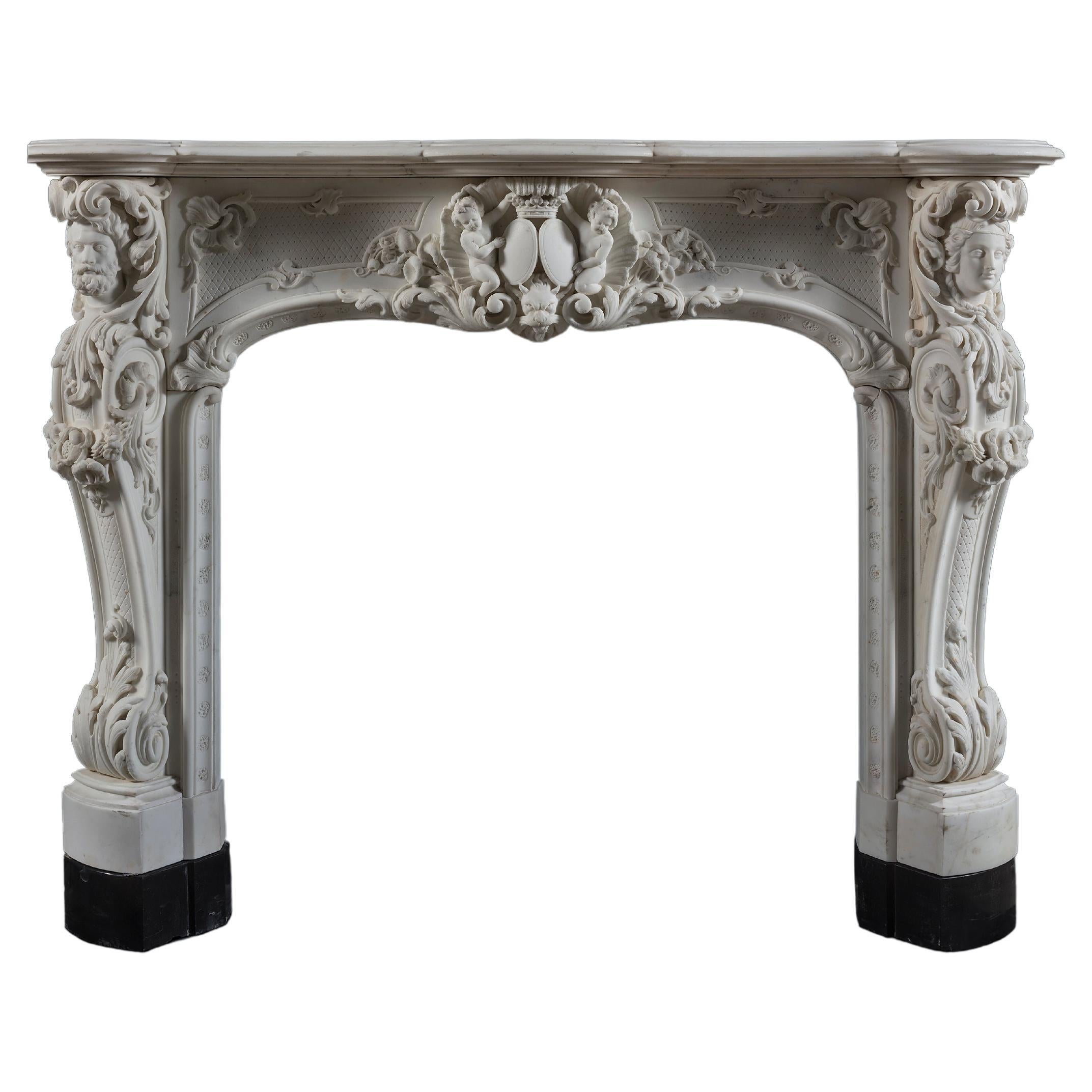 Ein Rokoko-Kamin aus Bildhauermarmor im Louis-XV-Stil mit höchst ungewöhnlichem Grotto-Arbeiten im Angebot