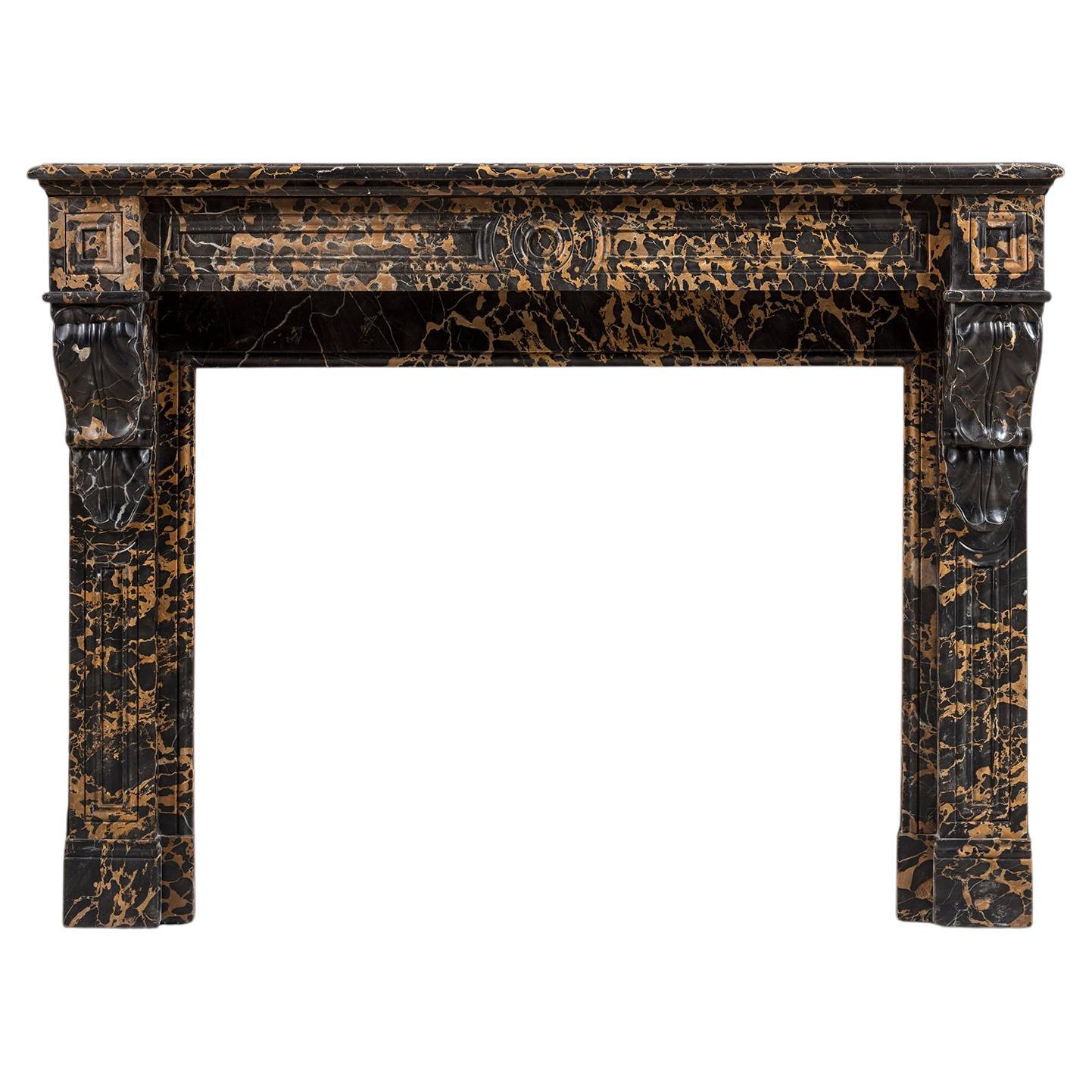 Kaminsims im Louis-XVI-Stil des 19. Jahrhunderts aus Portoro Nero-Marmor