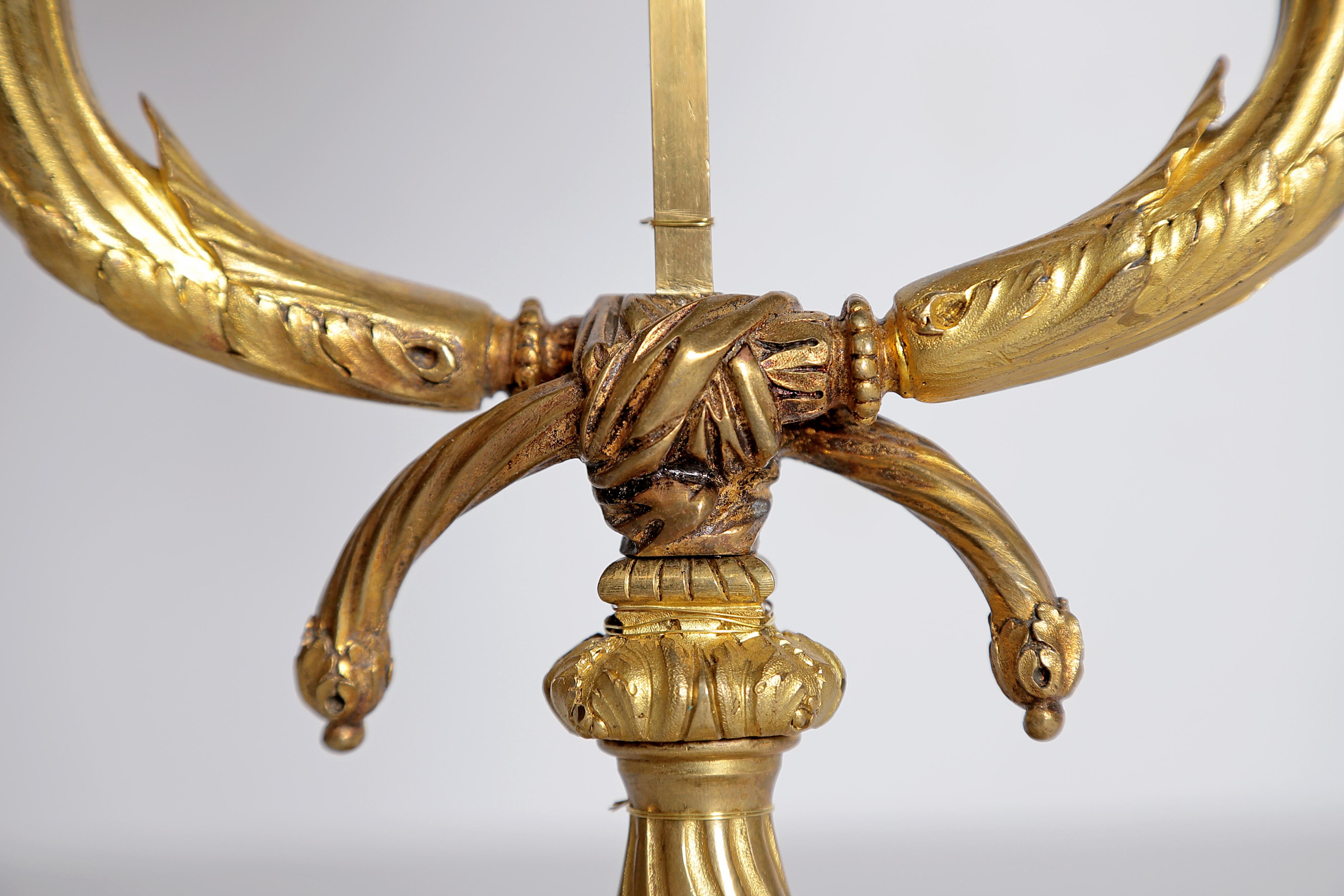 Lampe Bouillotte de style Louis XVI du 19ème siècle en bronze doré avec abat-jour en tôle rouge en vente 5