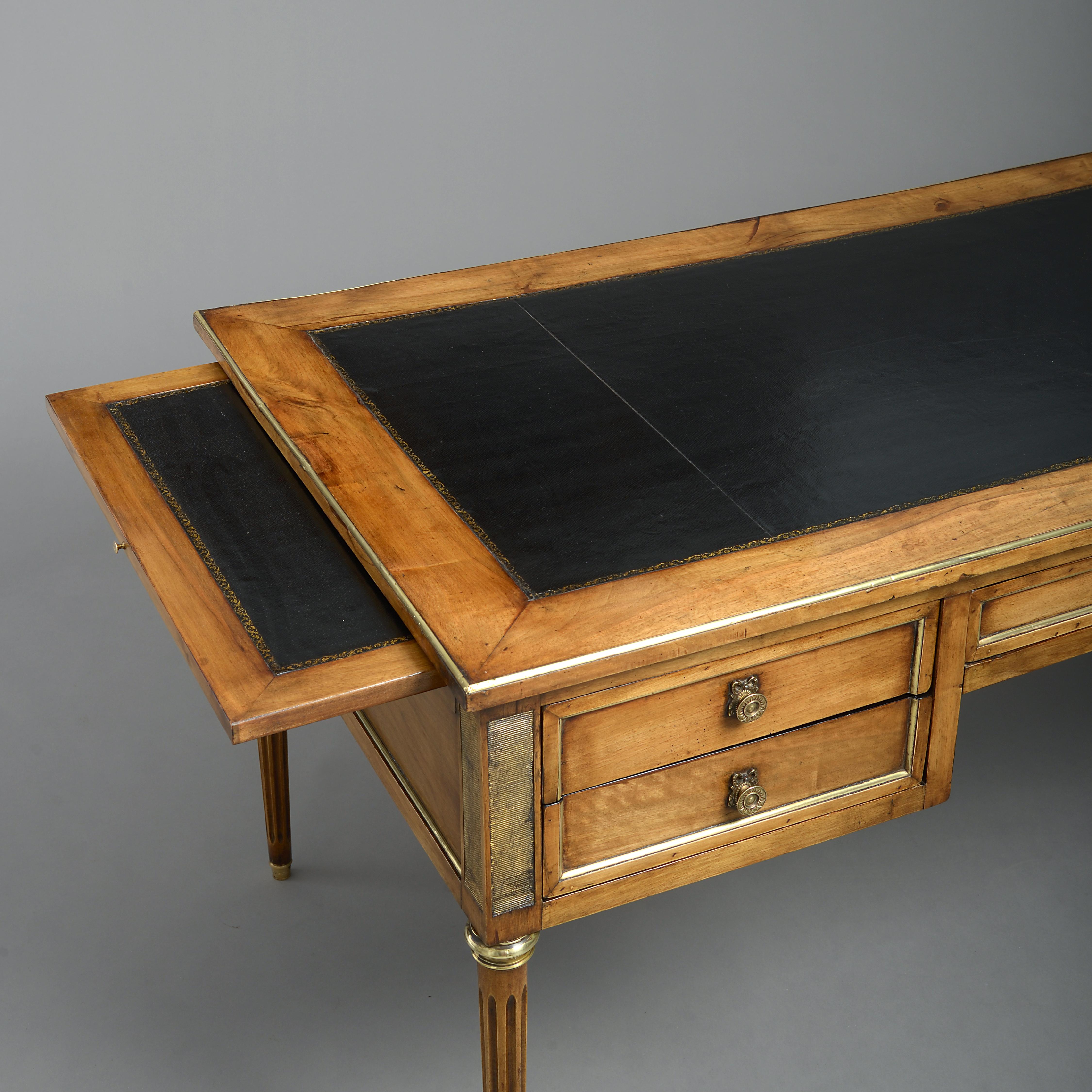 19th Century Louis XVI Style Walnut Bureau Plat In Good Condition In London, GB