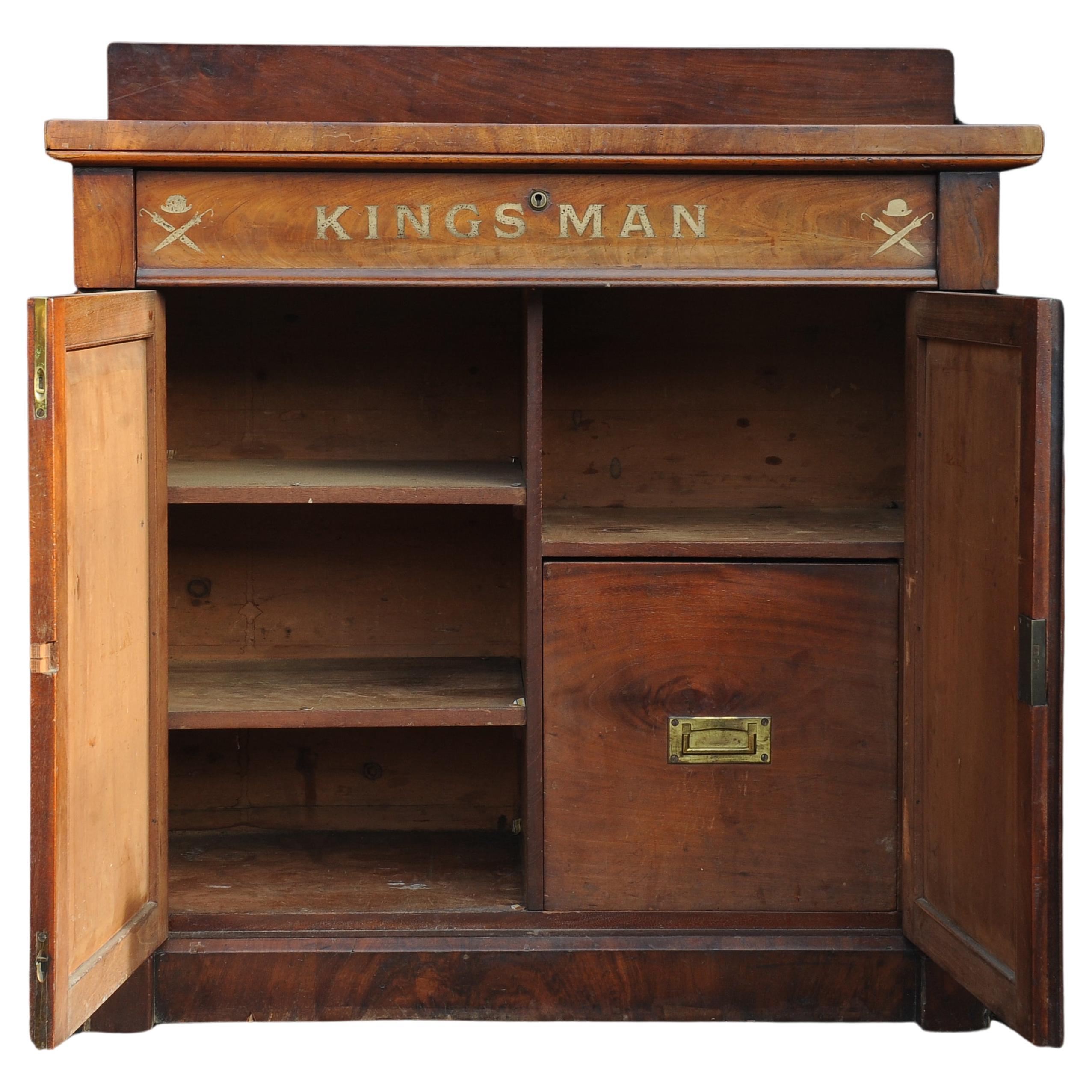 Kingsman Film Prop 19th Century Mahogany Carved & Hand Gilt Painted Chiffonier  (Handbemalt) im Angebot