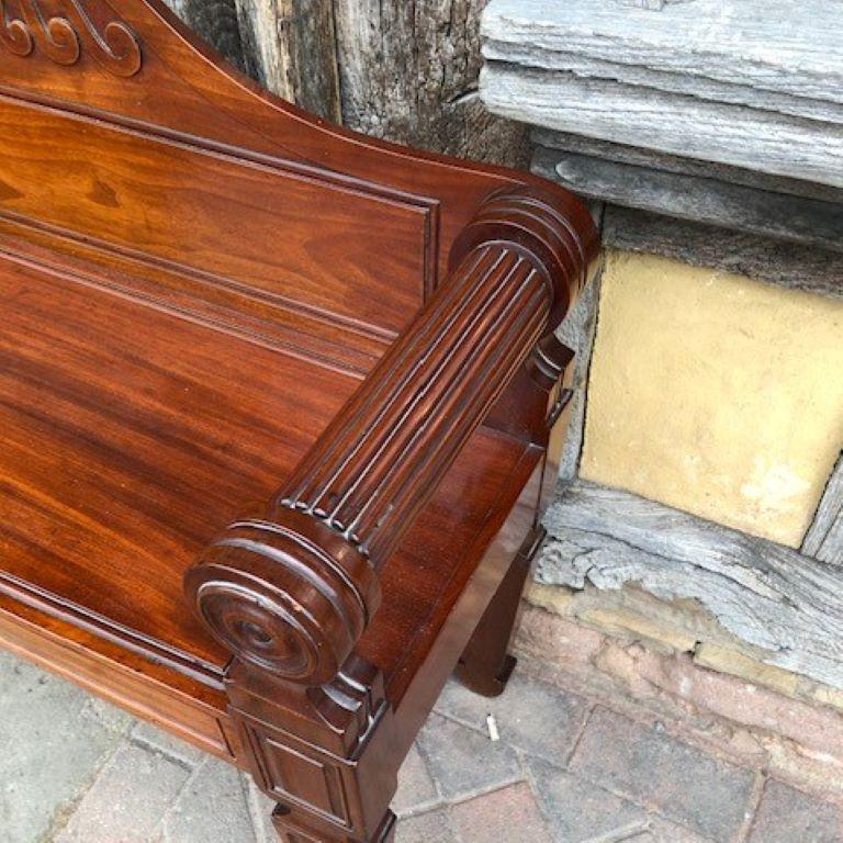 19th Century Mahogany Hall Bench Attributed to Marsh & Tatham In Good Condition For Sale In Ross-on-Wye, Herefordshire