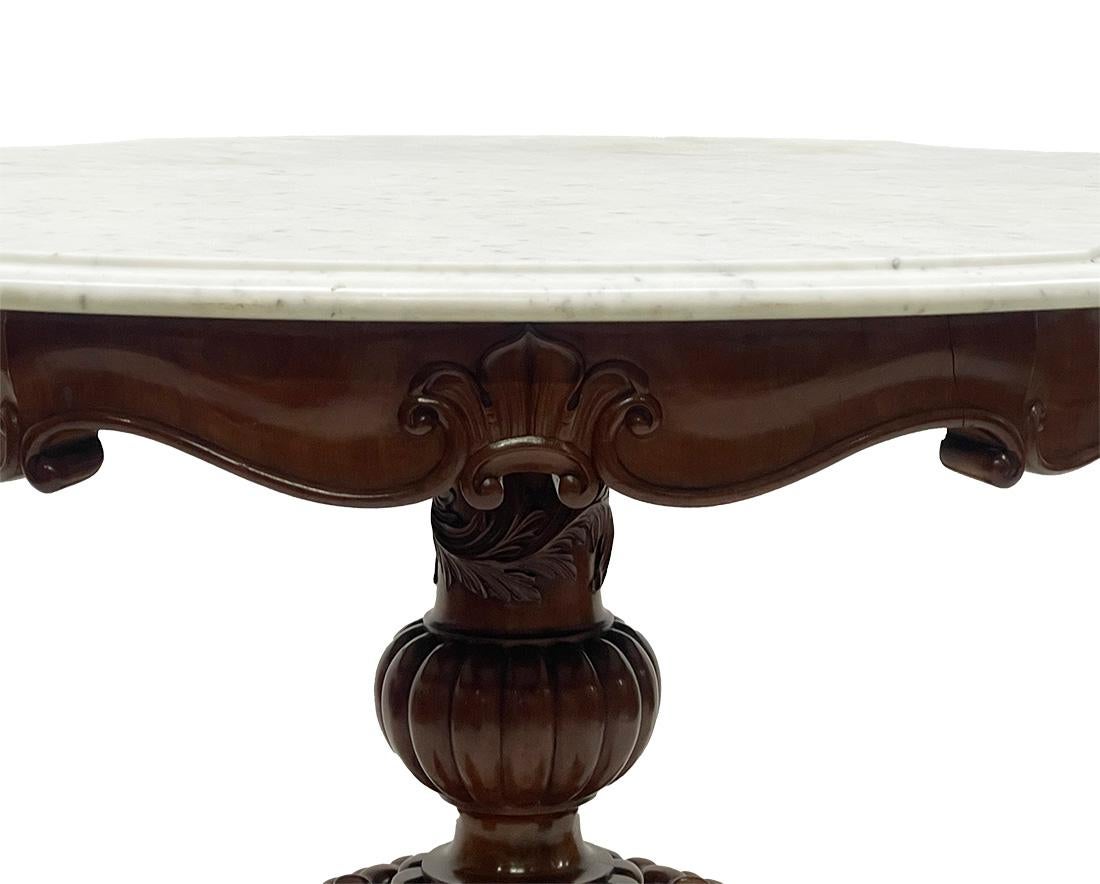 A 19th Century mahogany table with a cartouche-shaped marble top, ca 1840 For Sale 6
