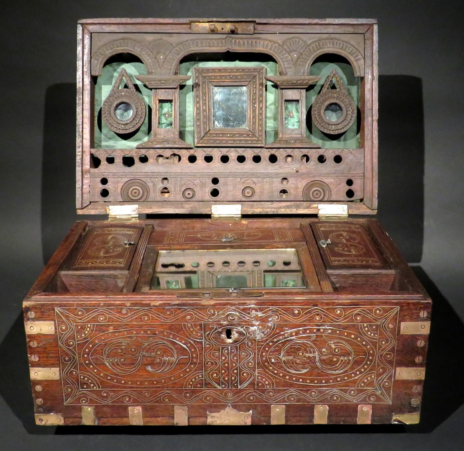 A 19th Century Brass Bound Mandalay Teak Campaign Dressing Box, Burma Circa 1860 In Good Condition For Sale In Ottawa, Ontario