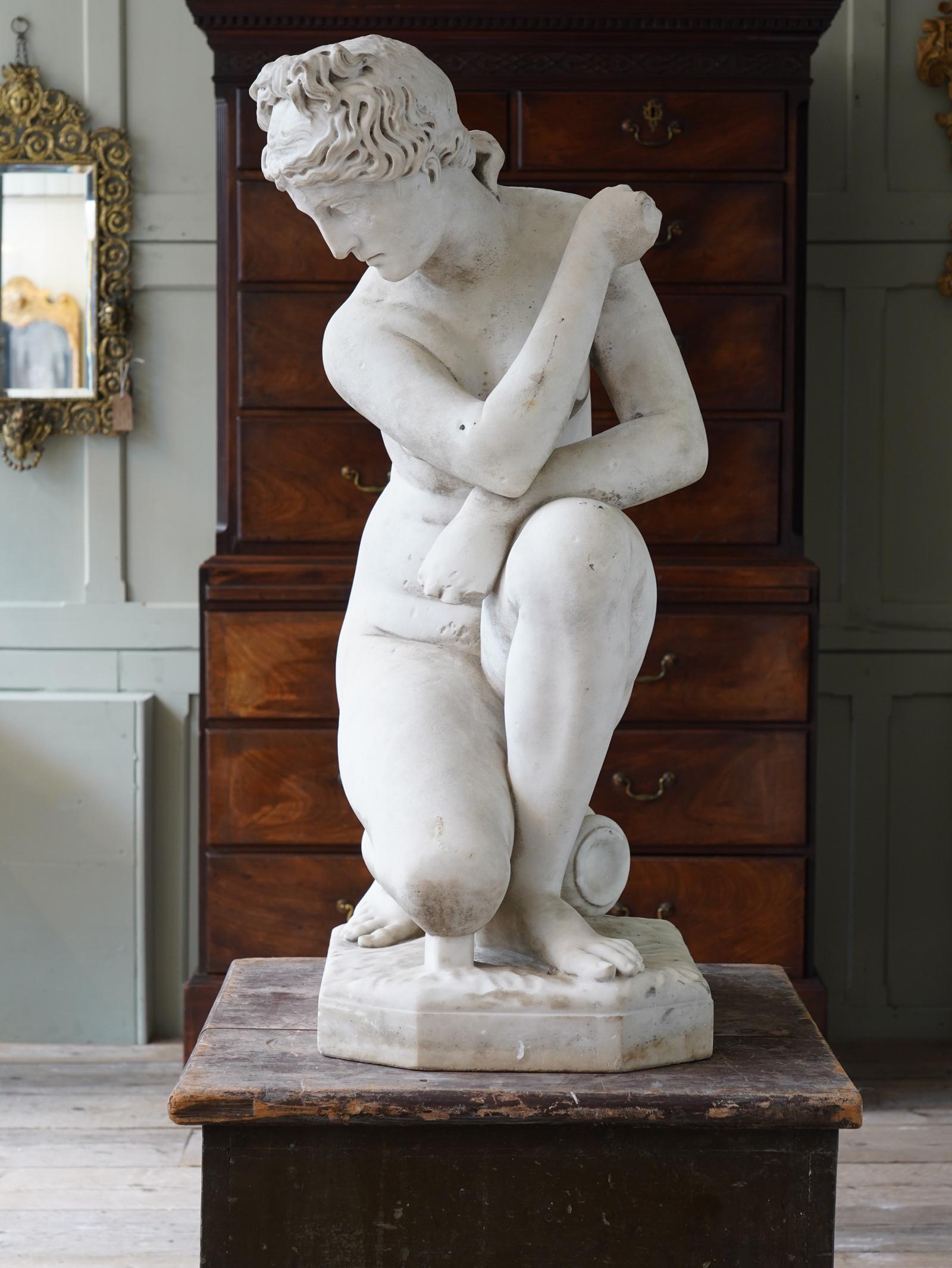 19th Century Marble Crouching Venus 7