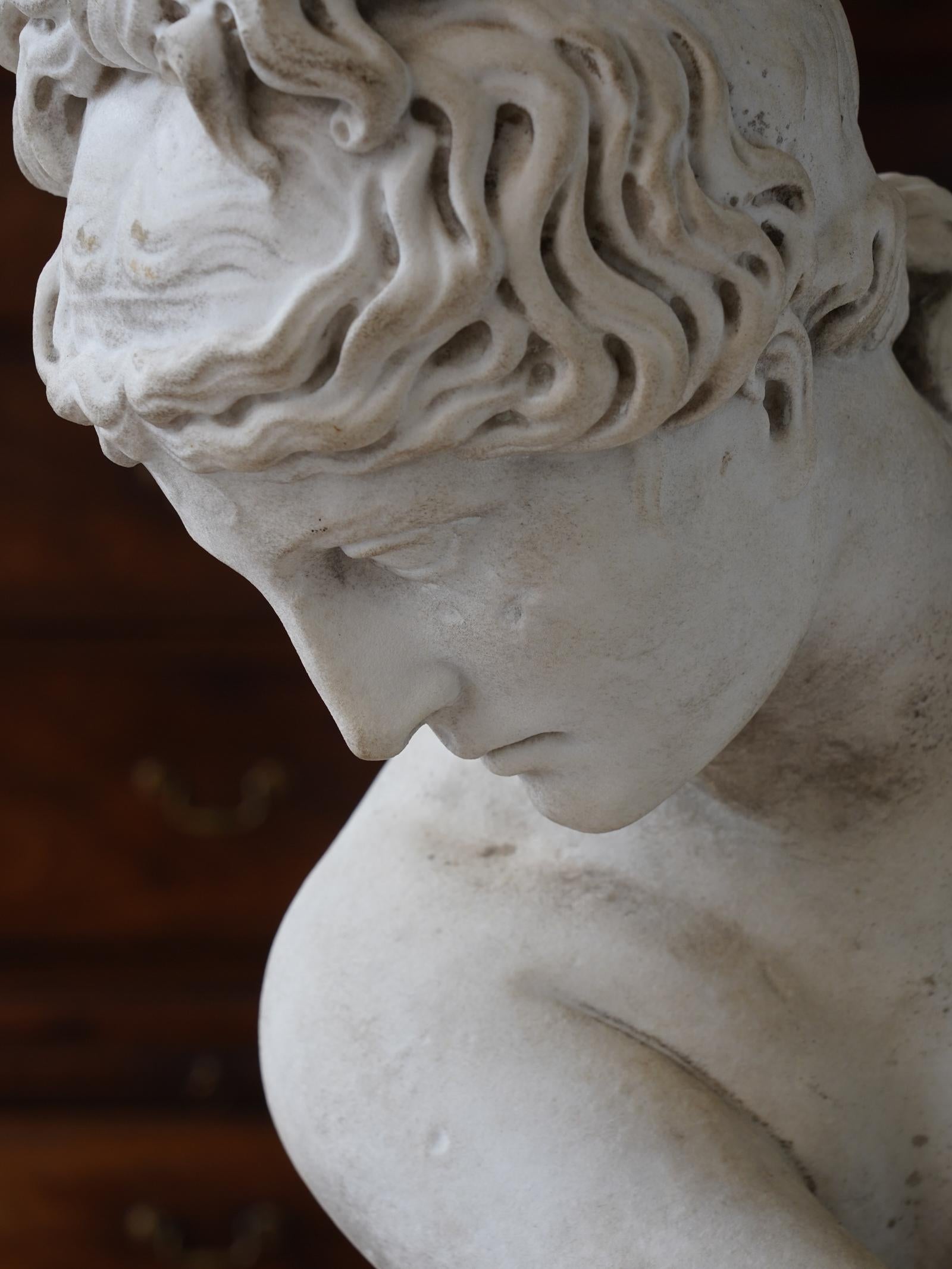 19th Century Marble Crouching Venus 11