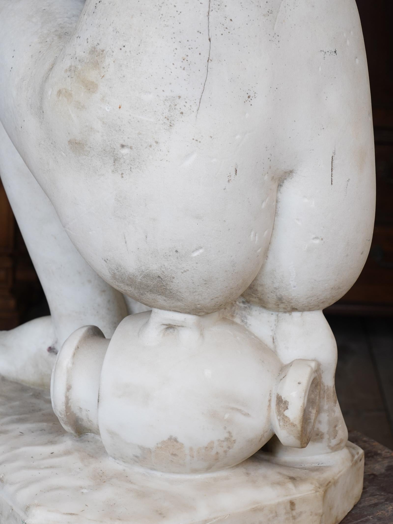 19th Century Marble Crouching Venus 16