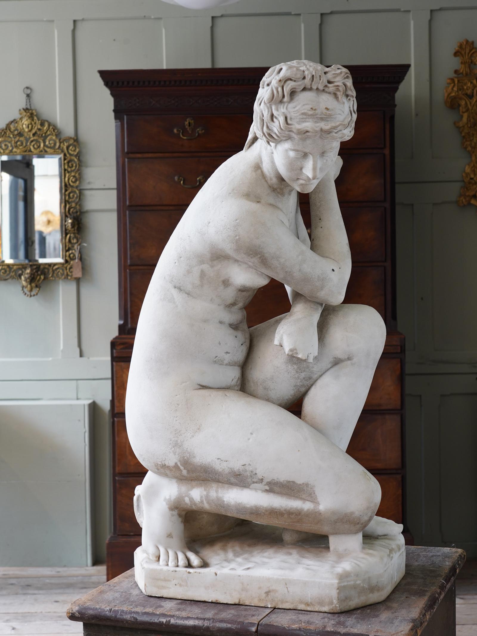 19th Century Marble Crouching Venus In Good Condition In Conwy, GB