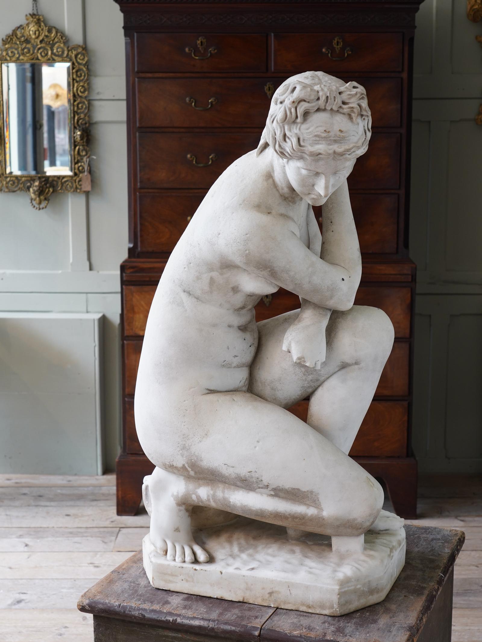19th Century Marble Crouching Venus 4