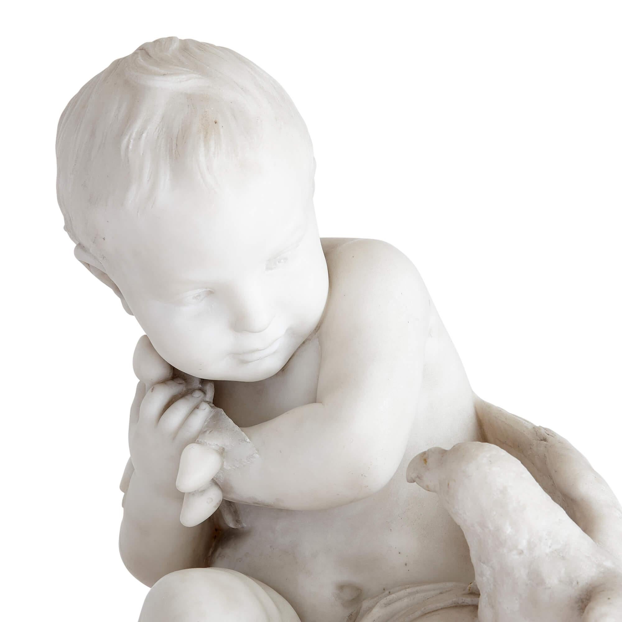 Scultura in marmo del XIX secolo raffigurante un putto e un uccello, firmata 