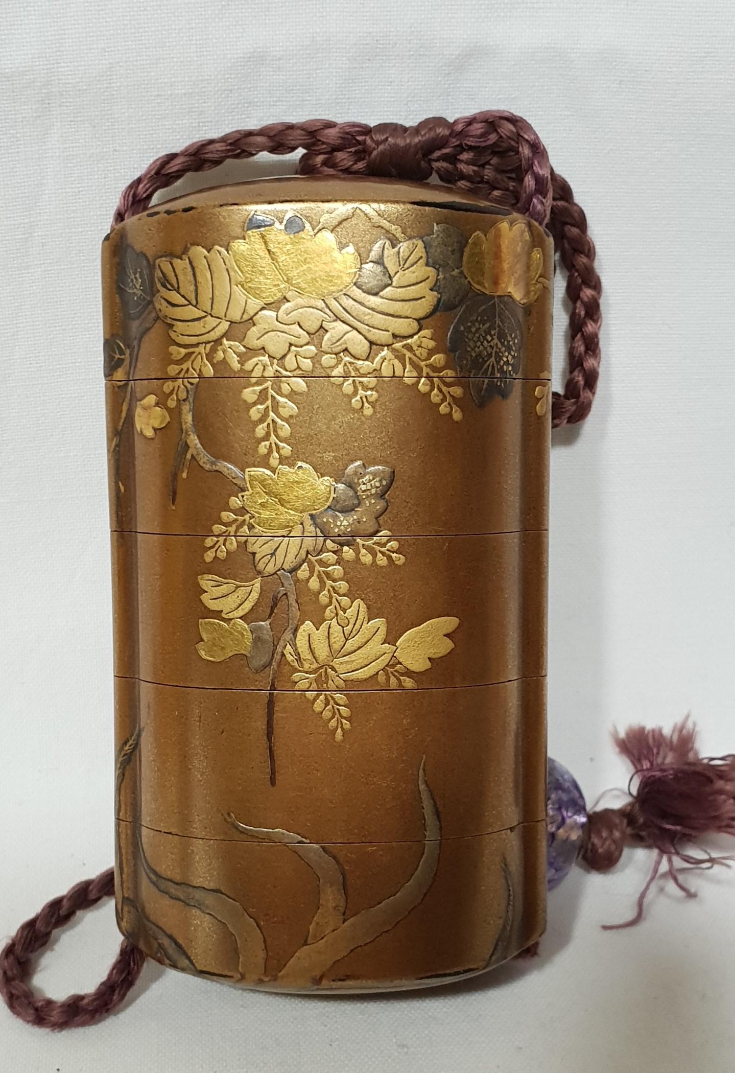 19th Century Meiji Period Gild Laquered Inro In Good Condition In Niella Tanaro, IT