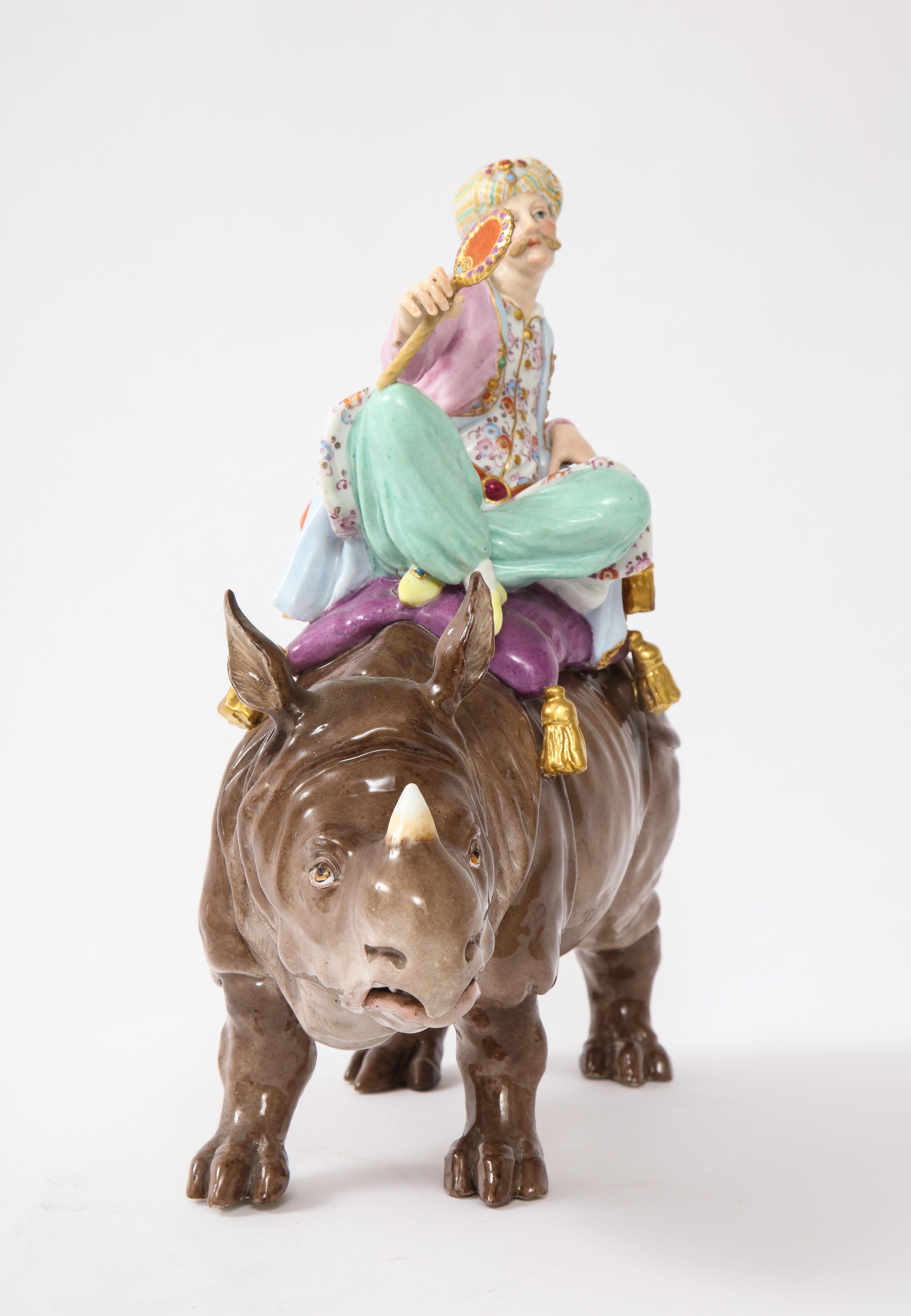 Meissener Porzellanfigur eines Malabar-Mannes auf einem Rhinoceros aus dem 19. Jahrhundert (Chinoiserie) im Angebot
