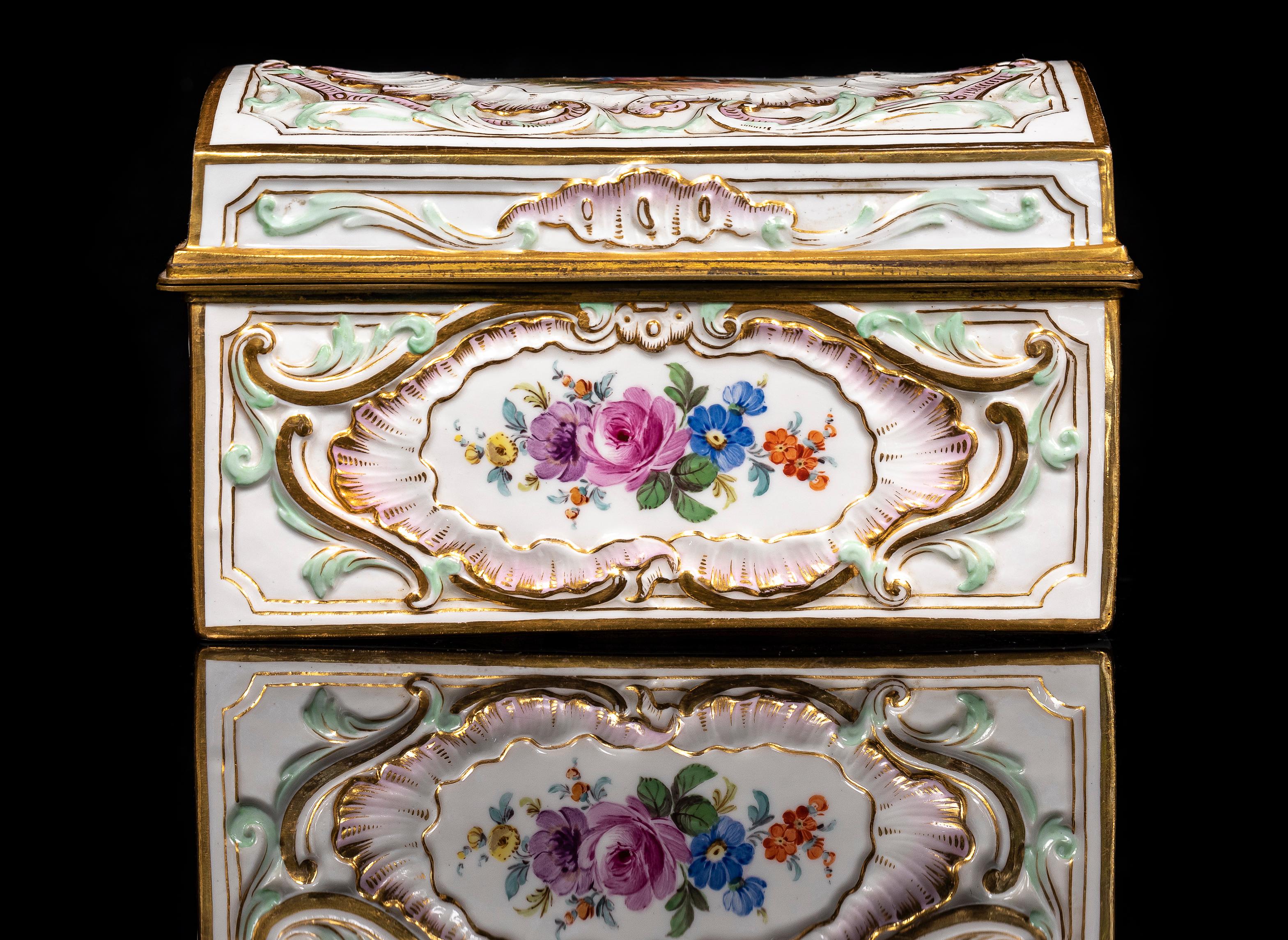Mid-19th Century A 19th Century Meissen Porcelain Ormolu Mounted Hinged Box with Watteau Scene For Sale