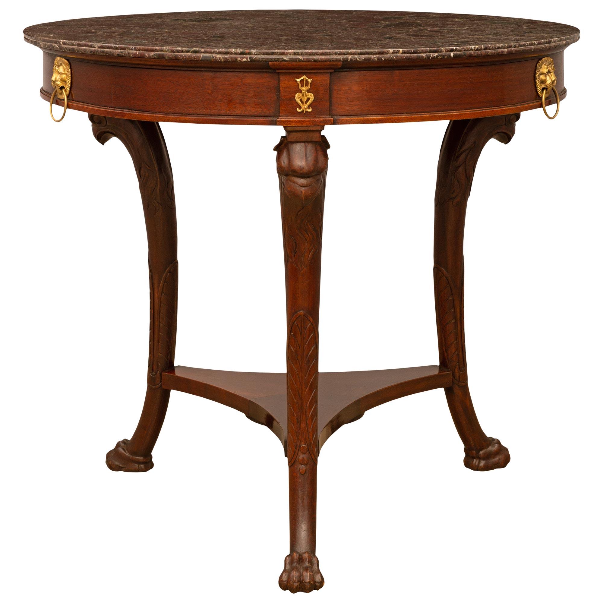 Néoclassique Table d'appoint néo-classique du 19e siècle en acajou, ormeau et marbre Levanto Rouge en vente