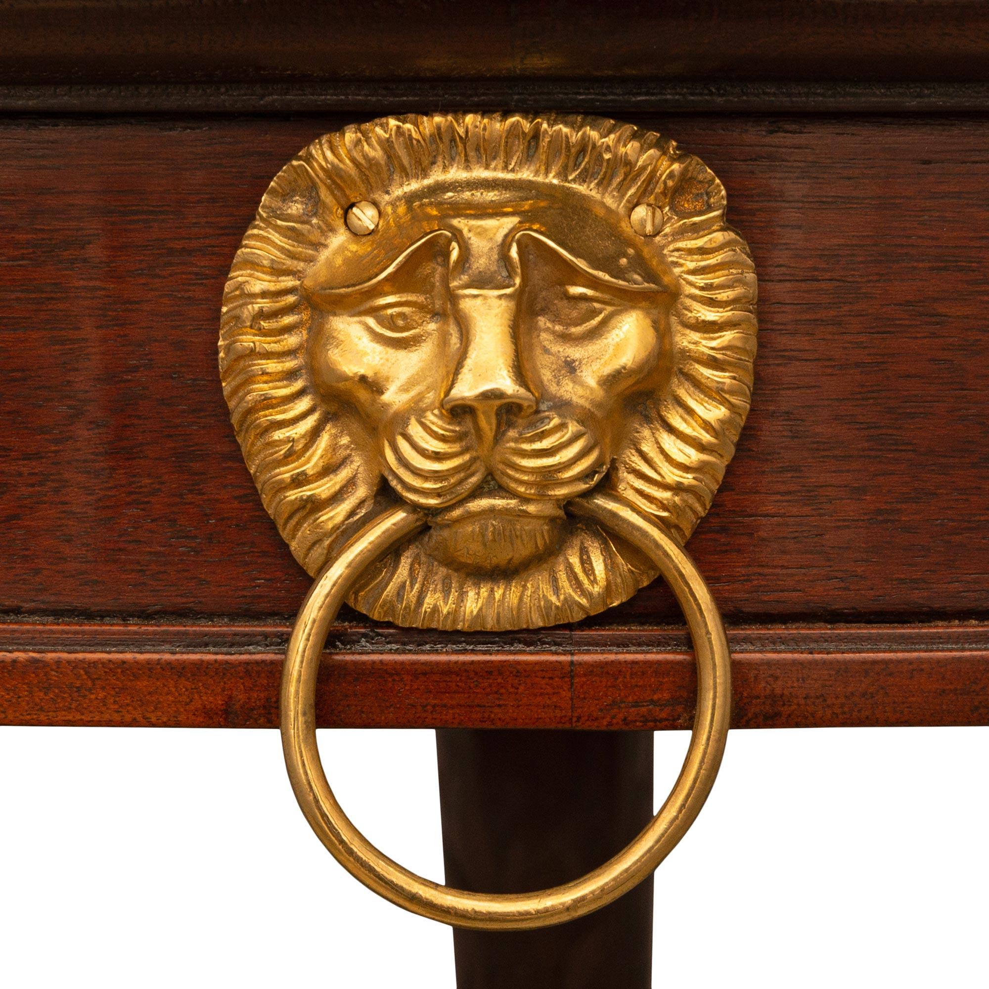 XIXe siècle Table d'appoint néo-classique du 19e siècle en acajou, ormeau et marbre Levanto Rouge en vente