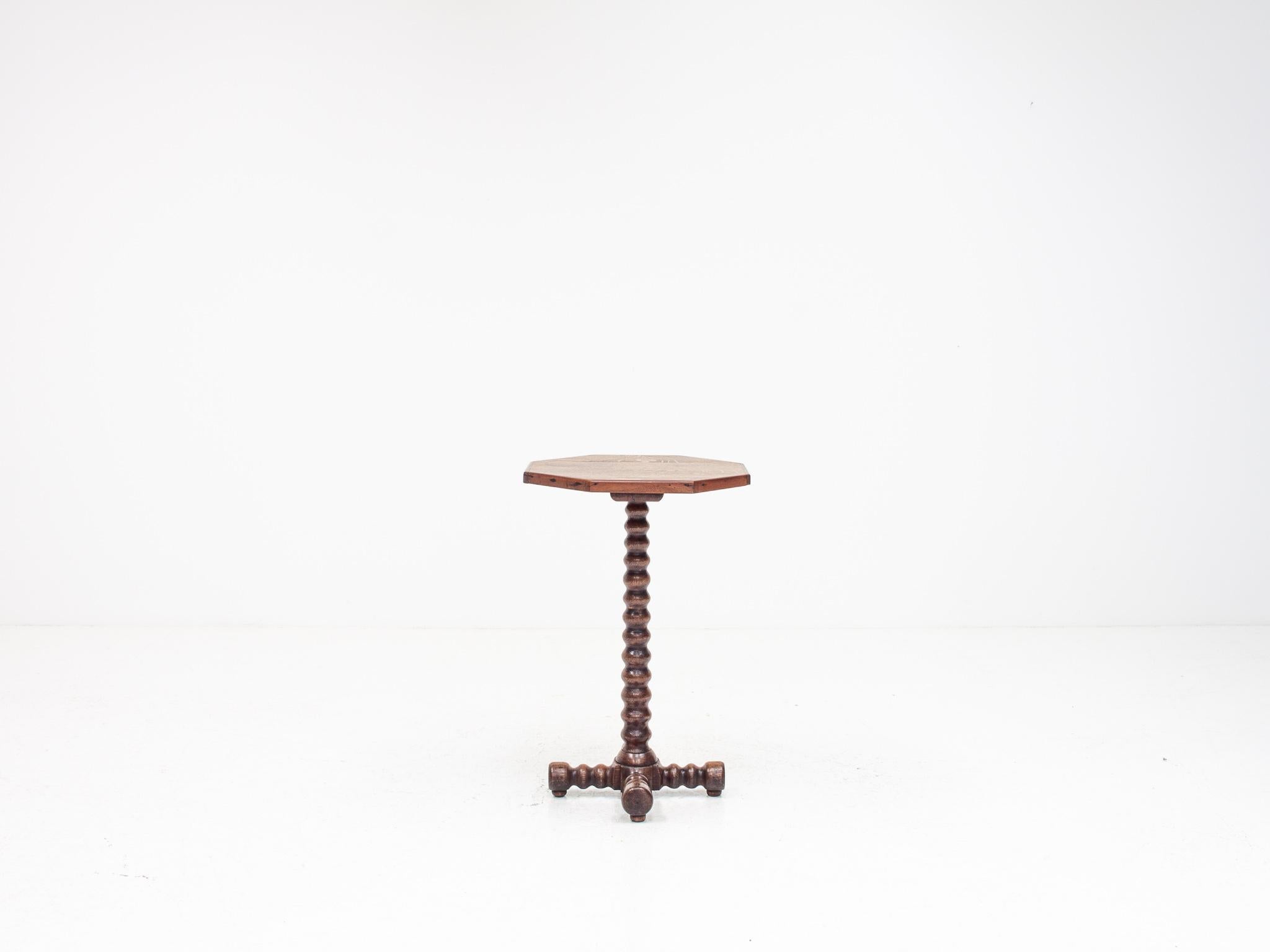 British A 19th Century Octagonal Topped Rustic Bobbin Based Occasional Table in Oak