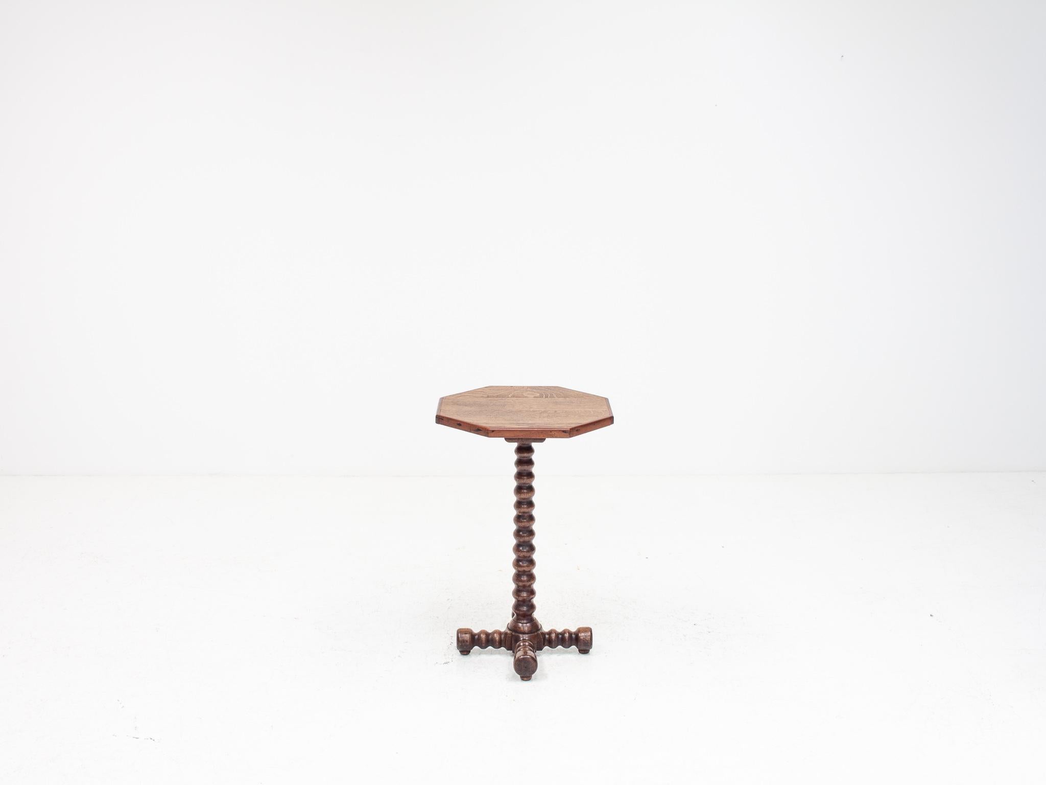 A 19th Century Octagonal Topped Rustic Bobbin Based Occasional Table in Oak In Good Condition In London Road, Baldock, Hertfordshire