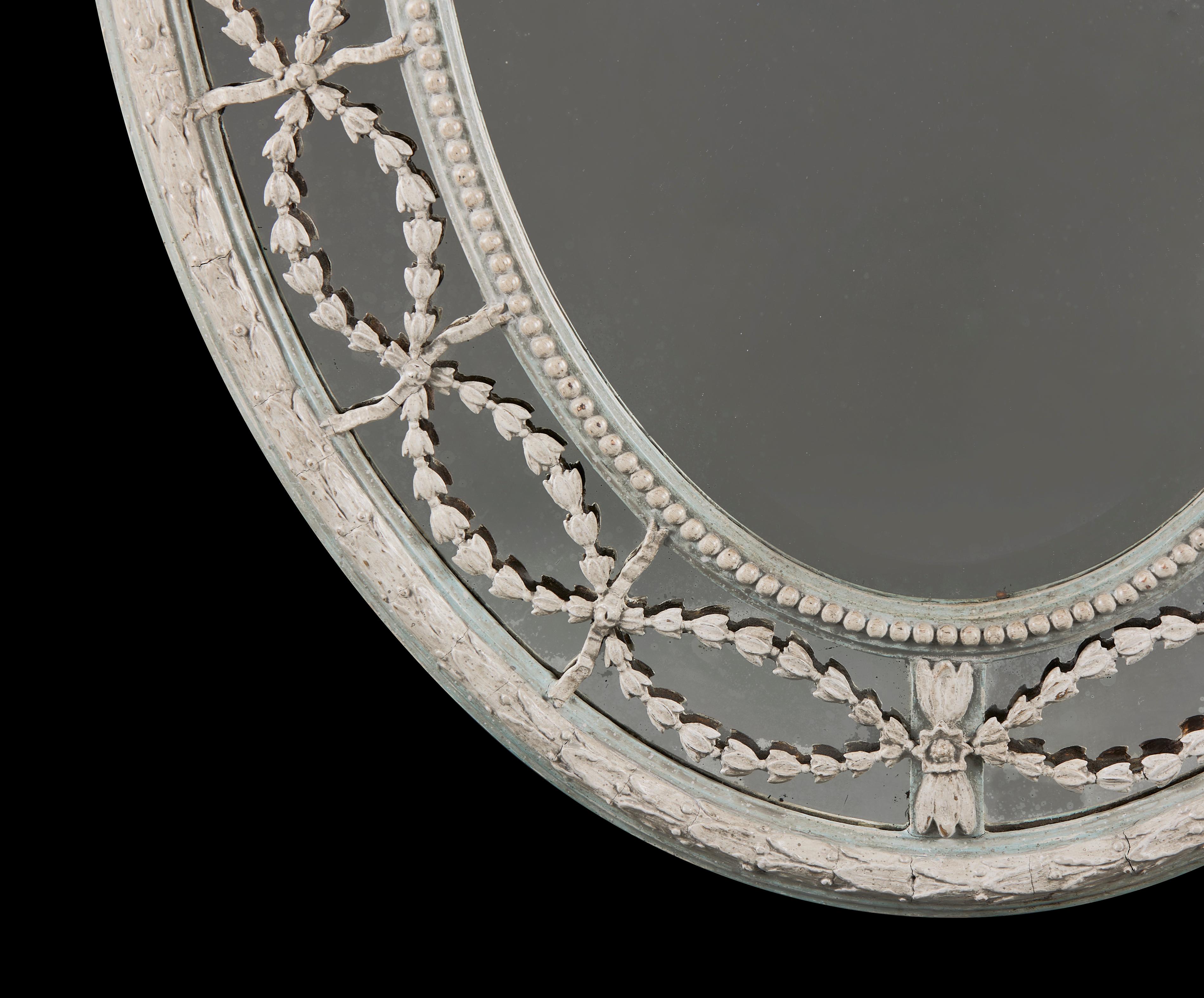 Ein bemalter ovaler Spiegel aus dem 19.  im Angebot 1