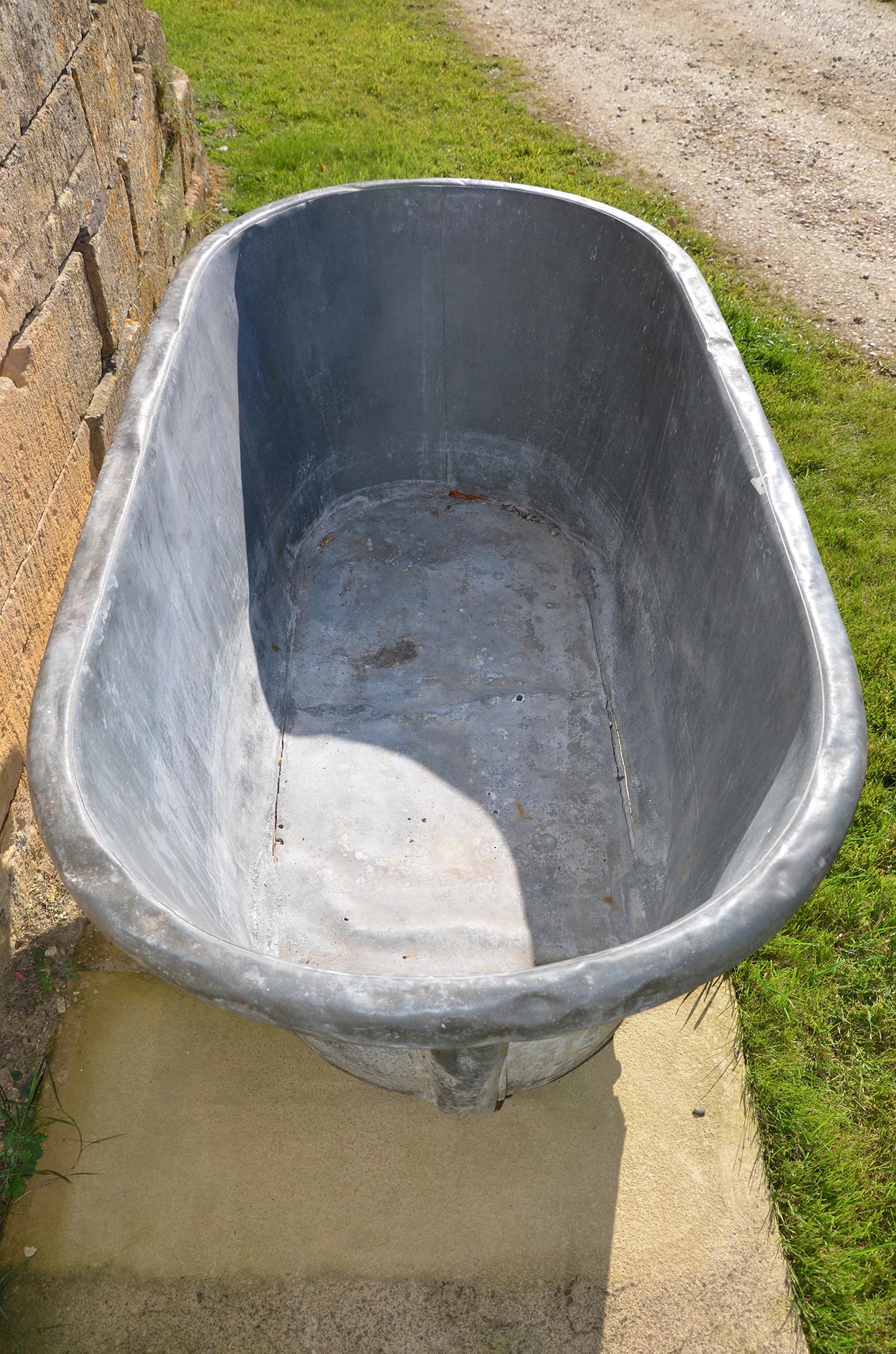 19th Century Painted Zinc Bath Tub 3