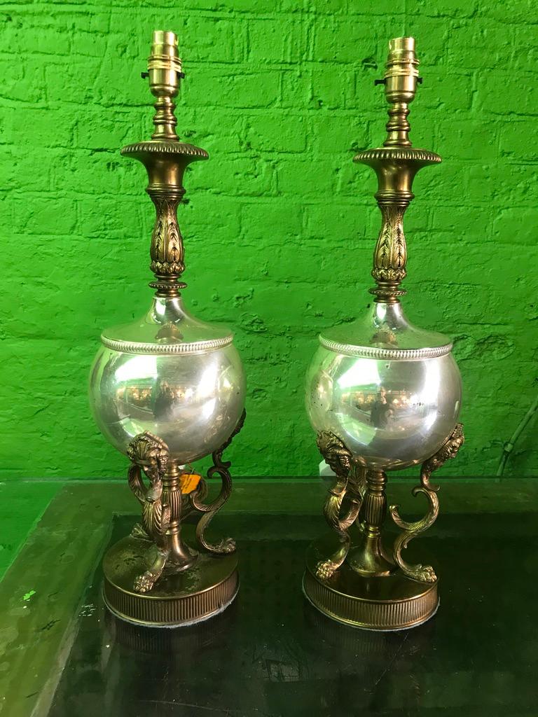 19th Century Pair of Brass Table Lamps with Heads and Feathers In Good Condition For Sale In Southall, GB
