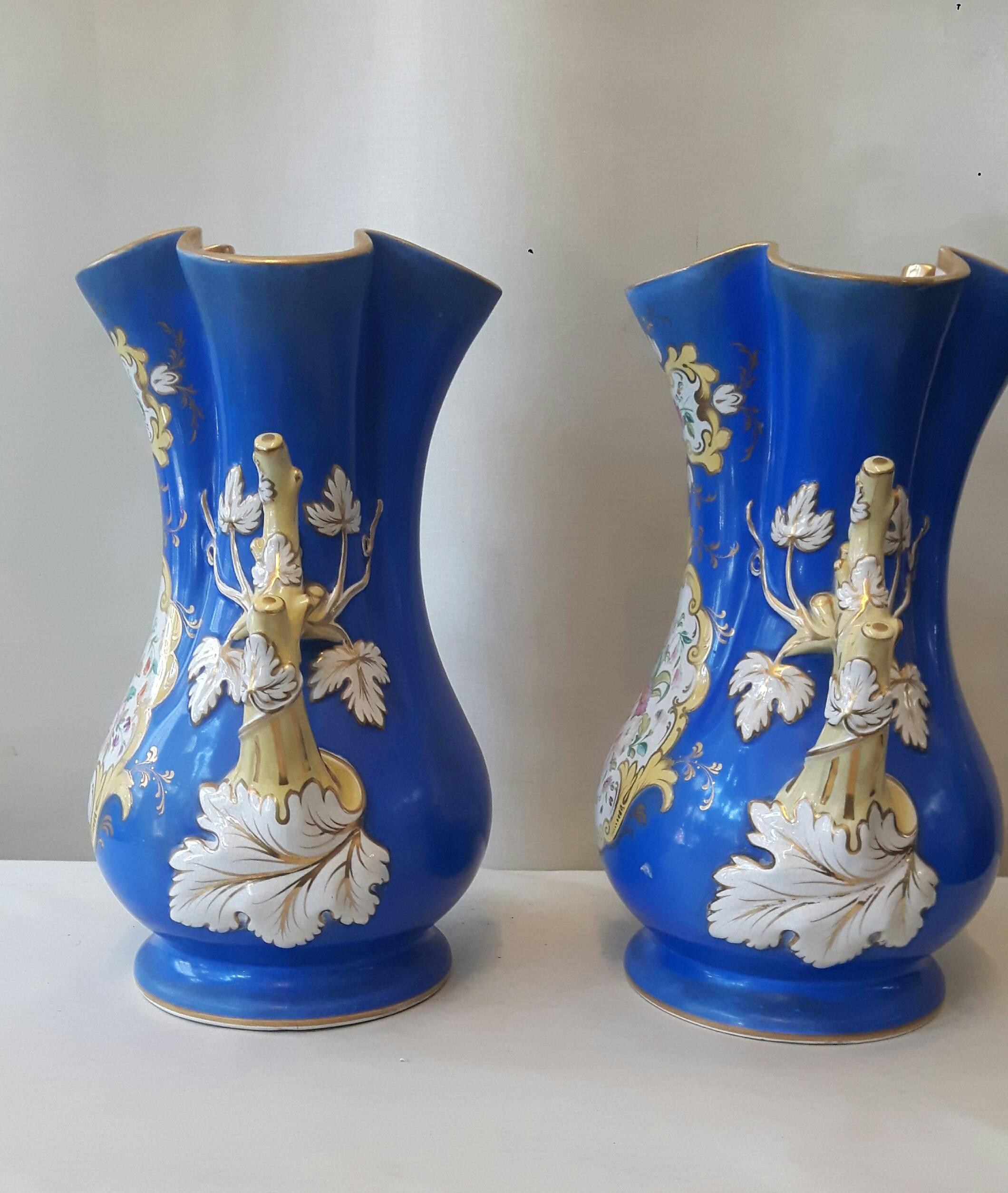 Glazed 19th Century Pair of Decorative English Vases For Sale