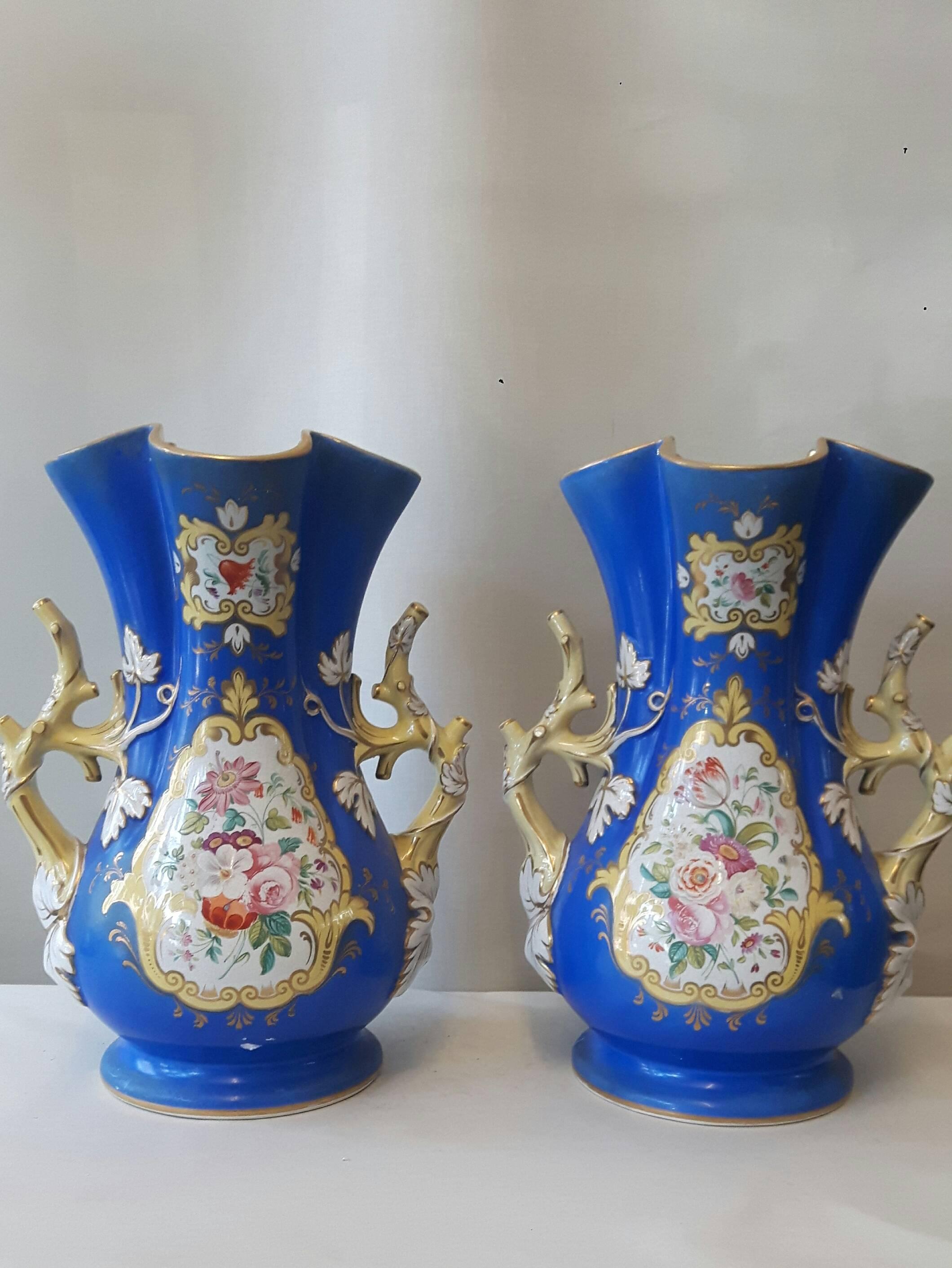 Vernissé Paire de vases décoratifs anglais du 19ème siècle en vente