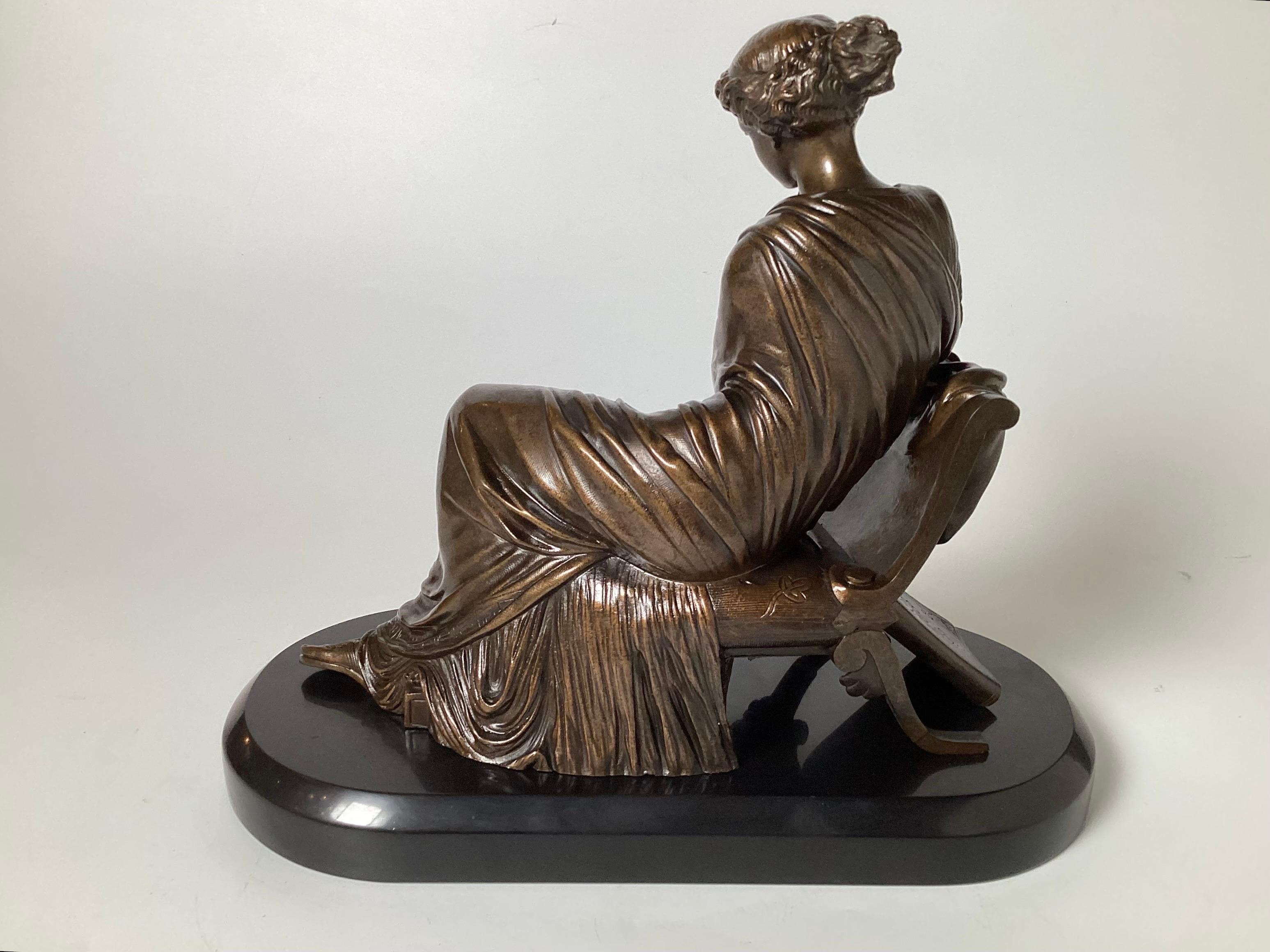 Patinierte Bronze des 19. Jahrhunderts nach Moreau auf Schiefersockel, patiniert im Angebot 2