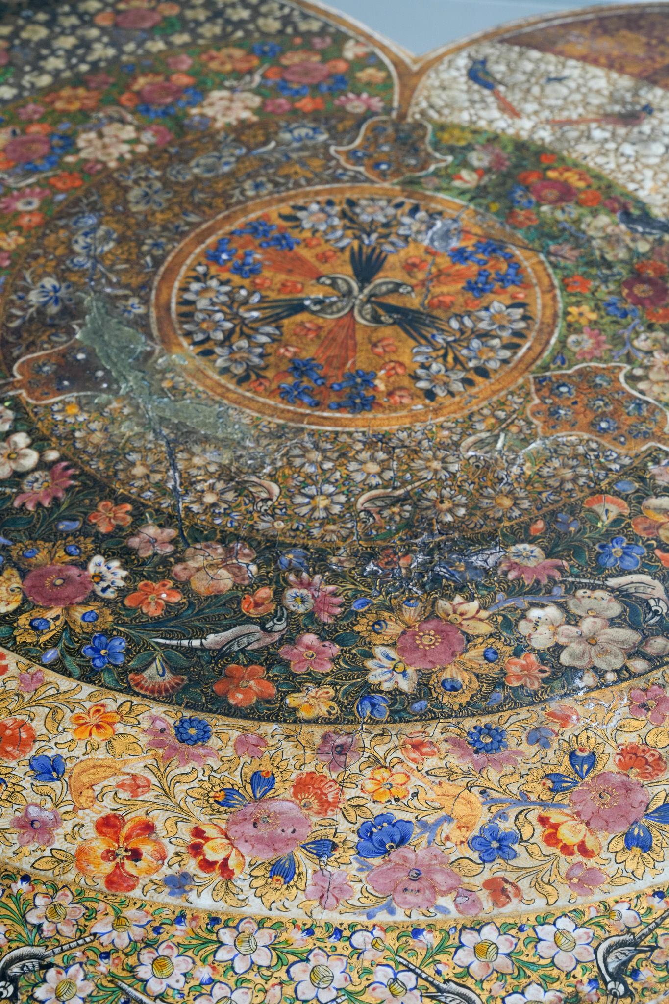 Pin Table cachemirienne laquée polychrome du XIXe siècle en vente