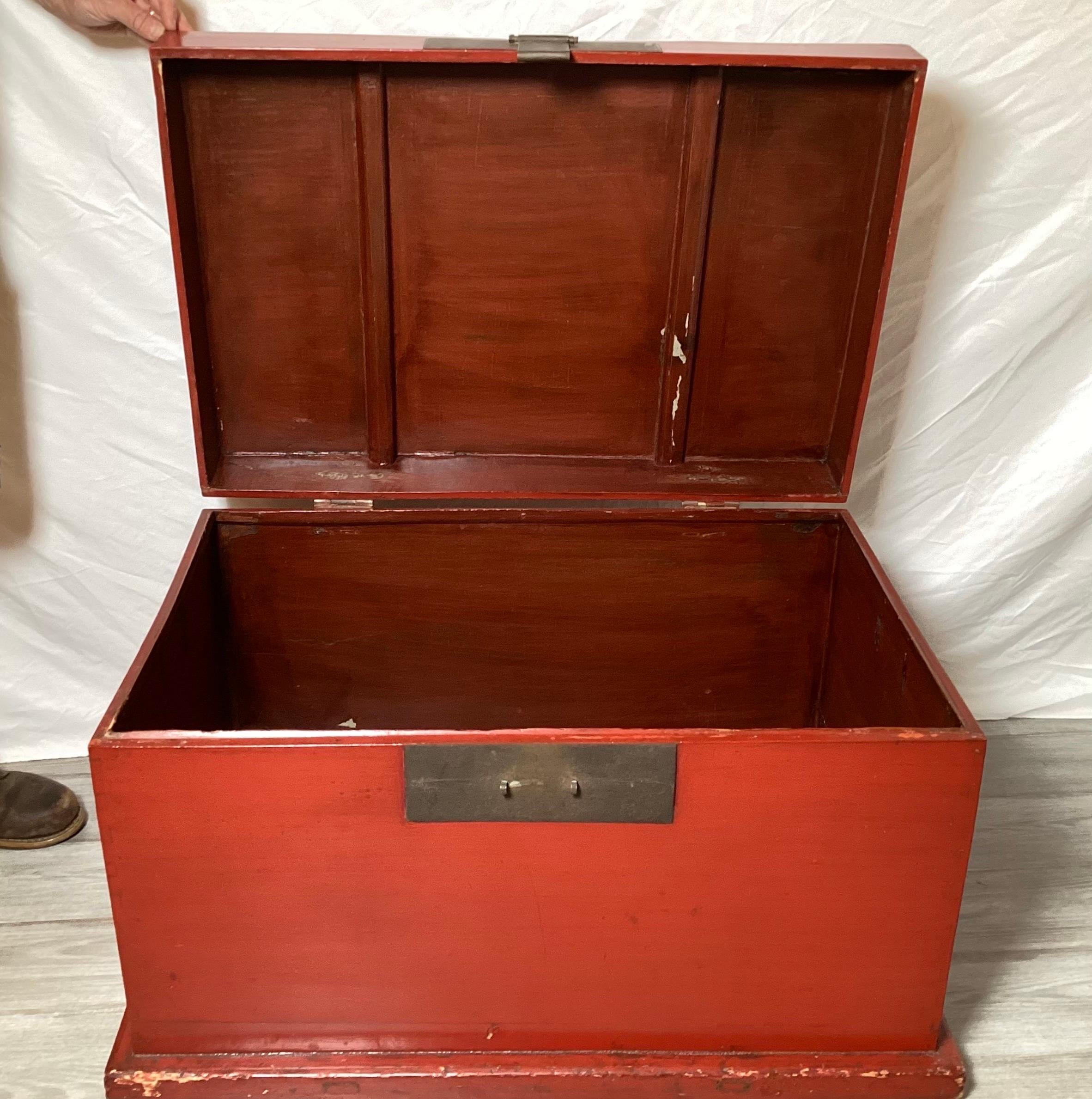A 19th Century Red Lacquer Blanket Chest Trunk For Sale 2