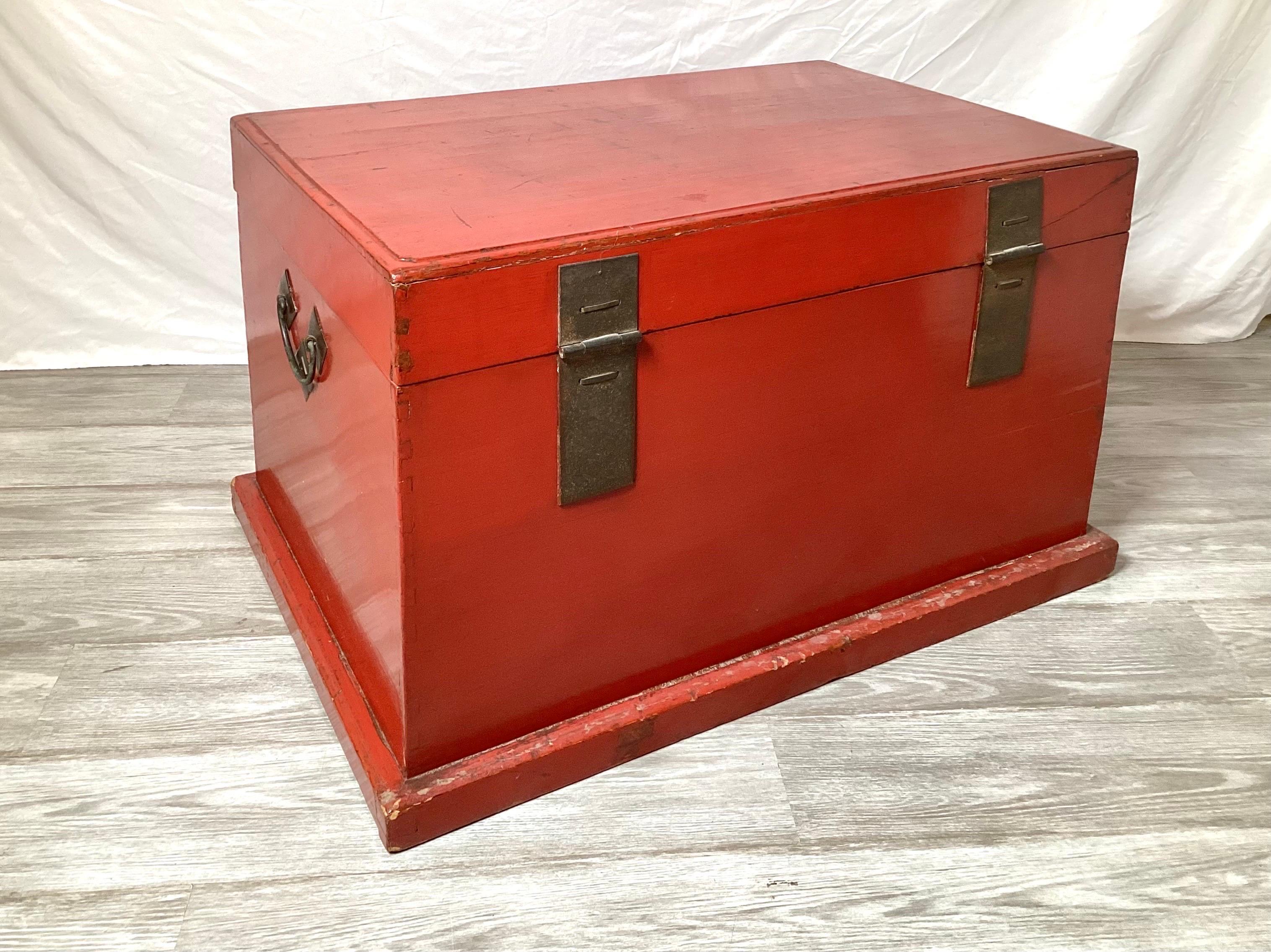 A 19th Century Red Lacquer Blanket Chest Trunk In Good Condition For Sale In Lambertville, NJ