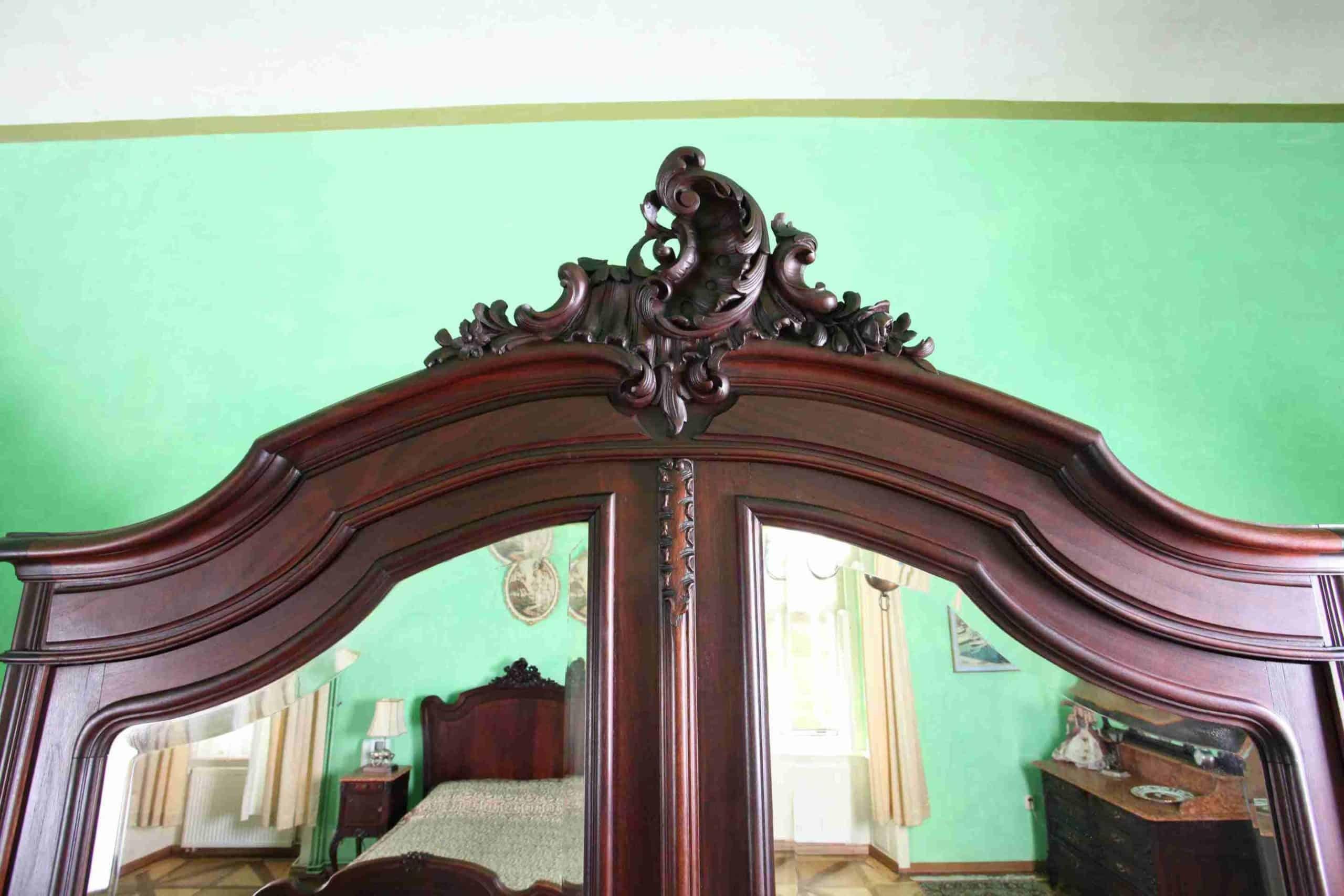 A 19th century rococo castle mirror bedroom For Sale 2