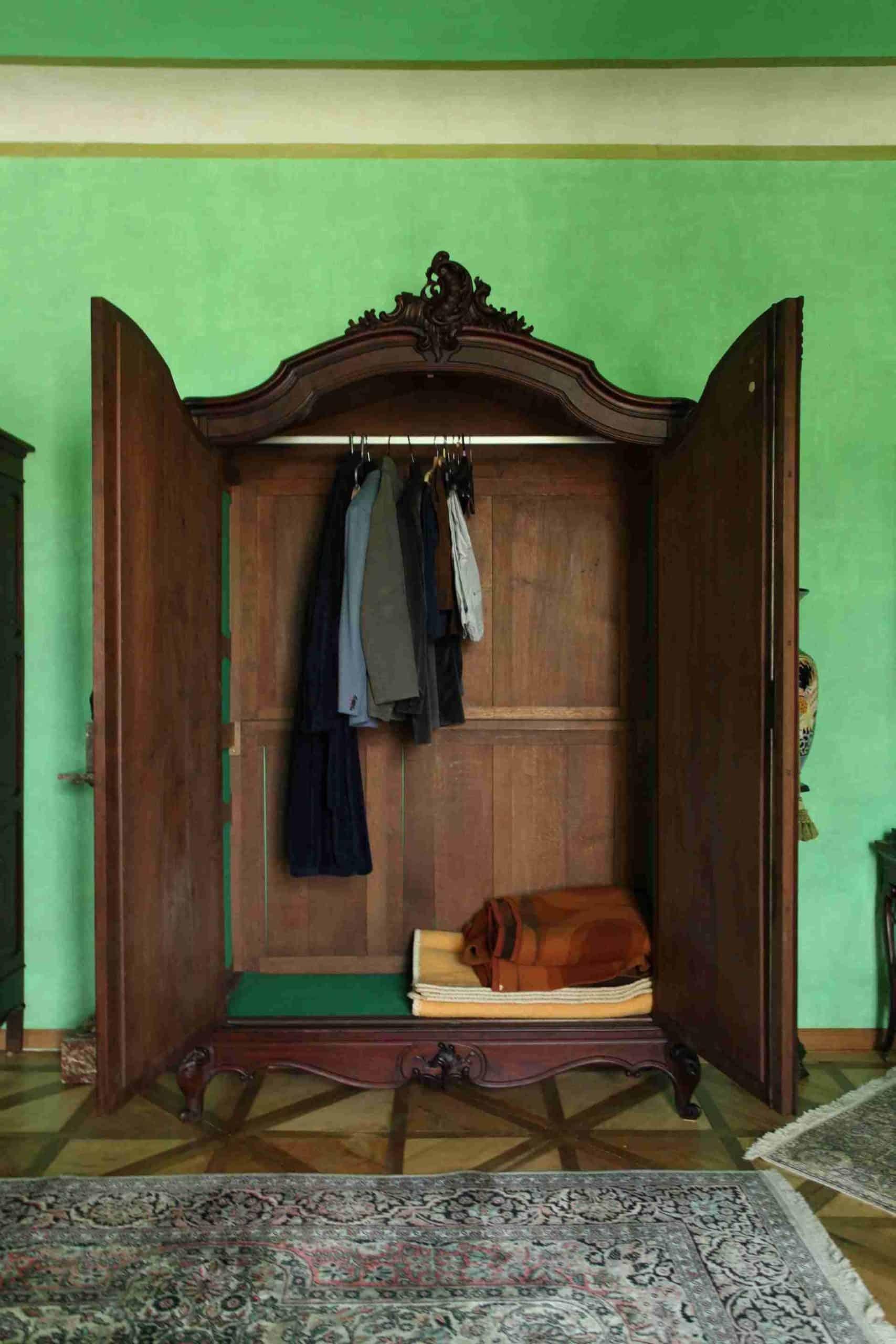 A 19th century rococo castle mirror bedroom For Sale 5