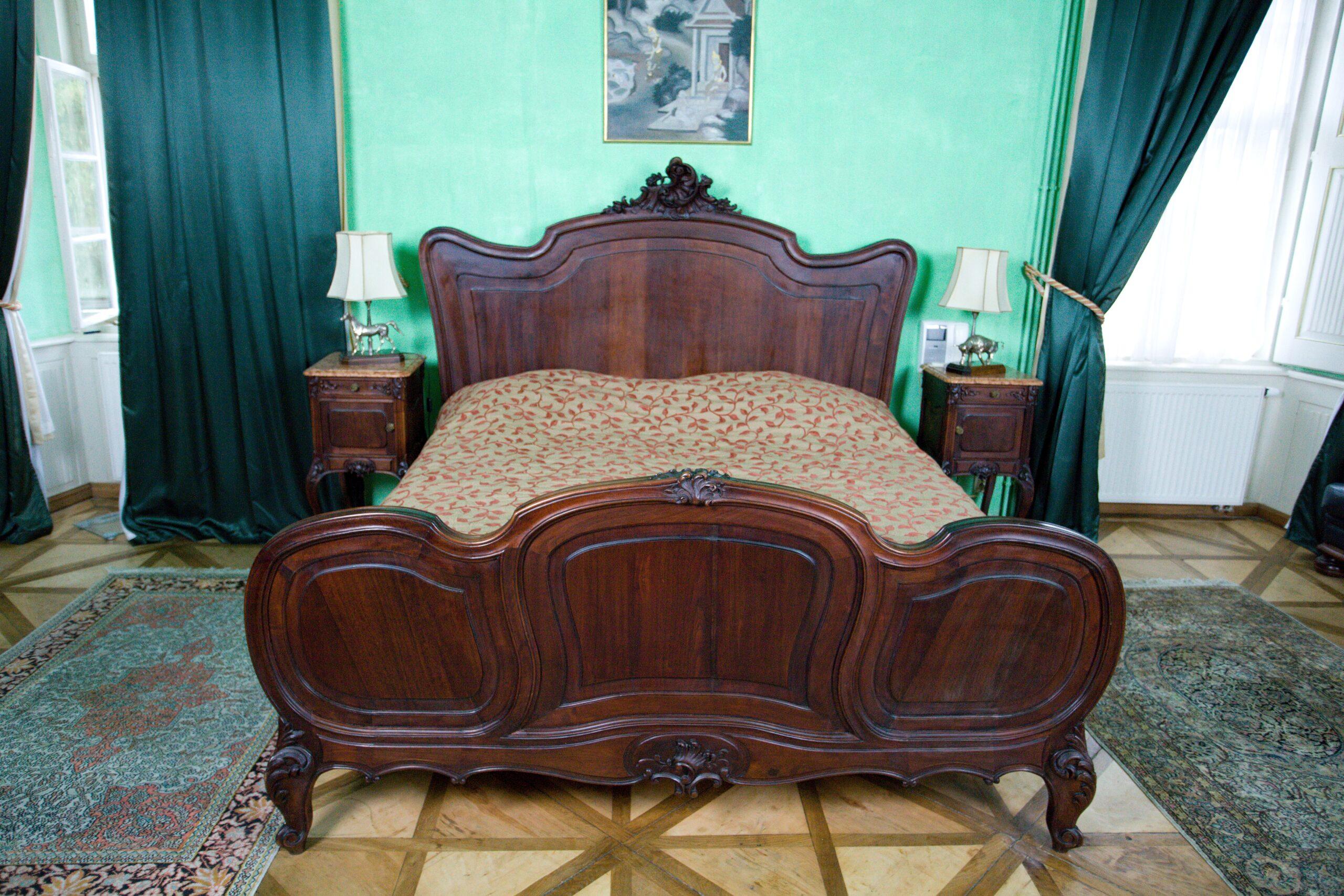 Rococo A 19th century rococo castle mirror bedroom For Sale