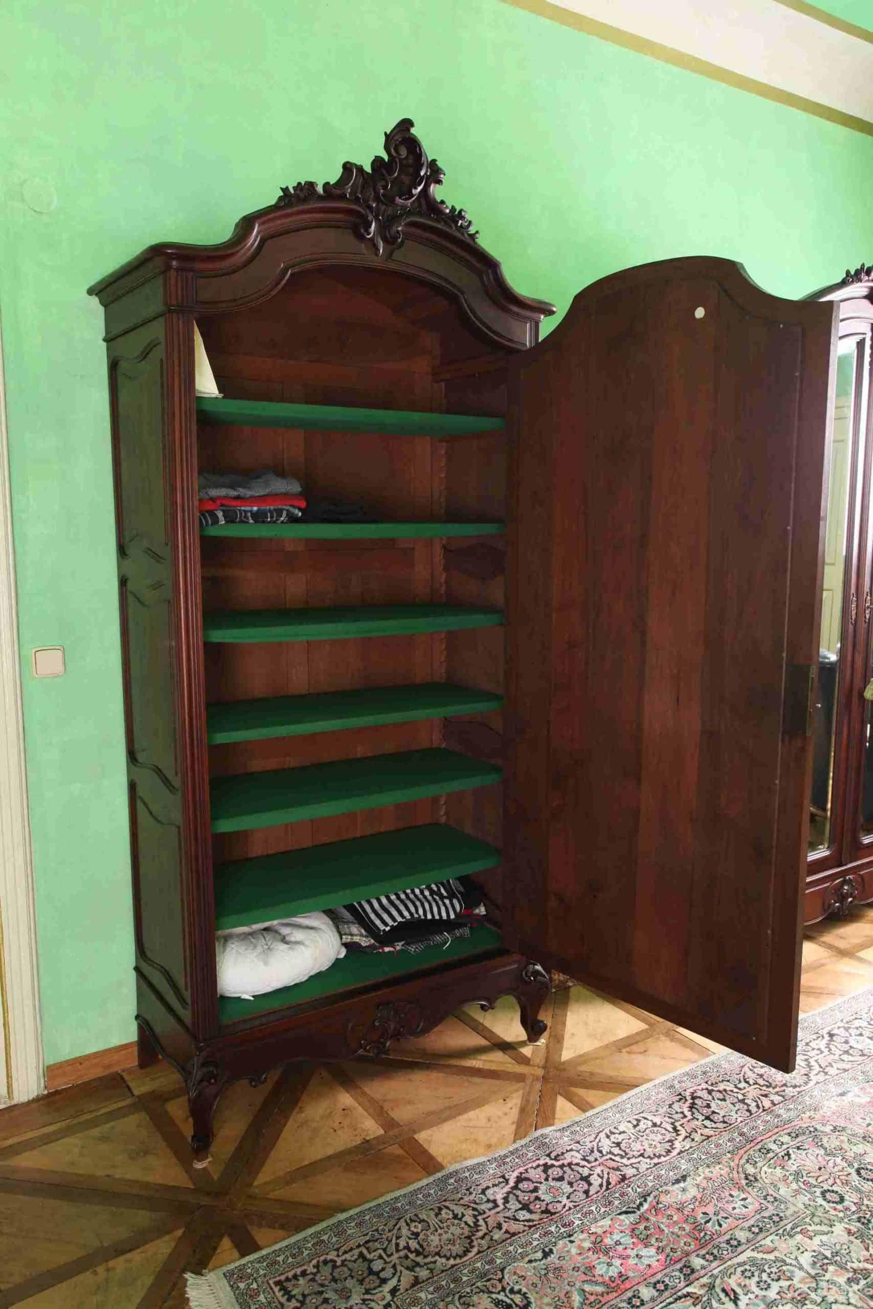A 19th century rococo castle mirror bedroom For Sale 1