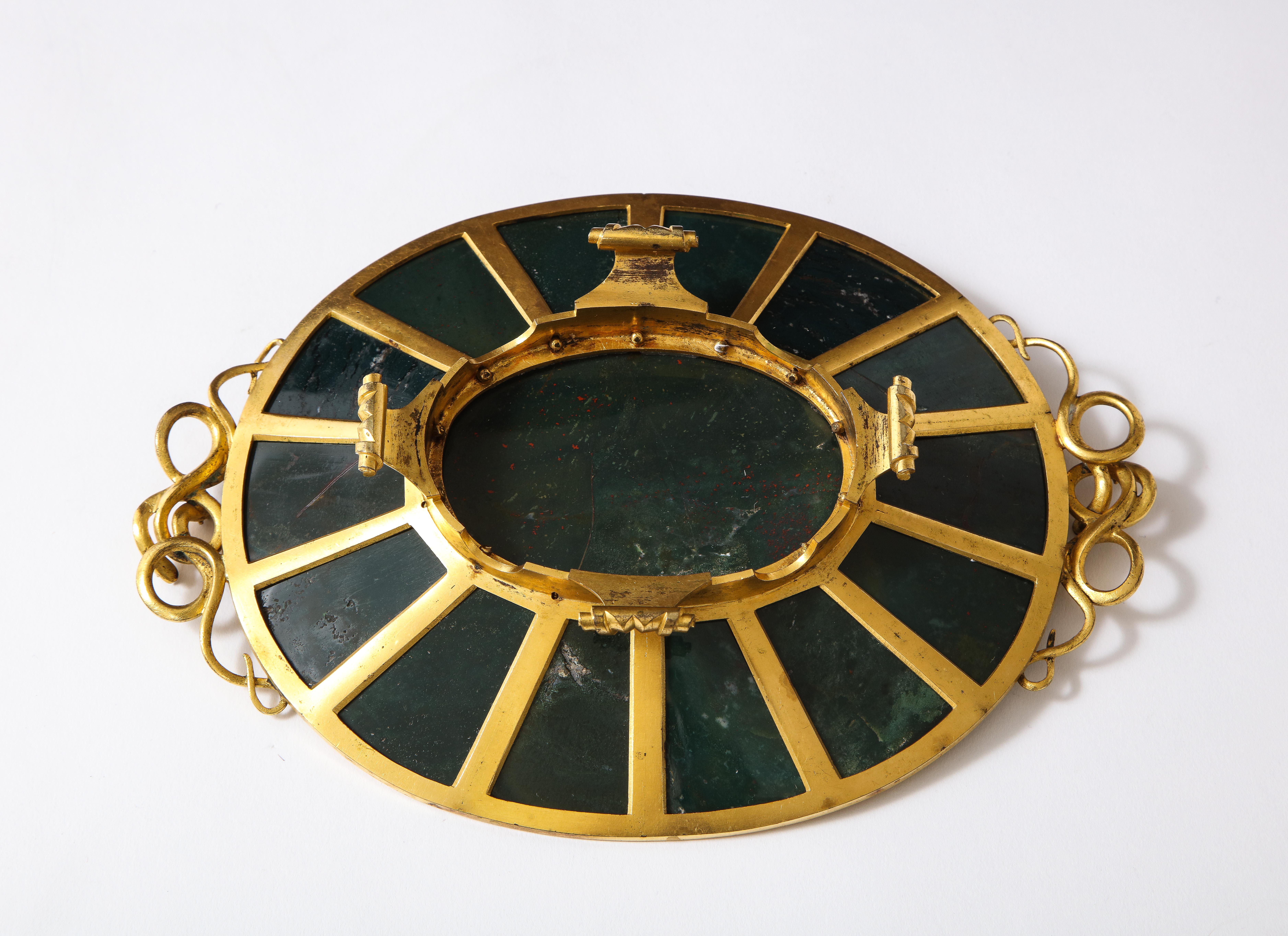 Russisches Dore-Bronze- und juwelenbesetztes Tablett aus Blutstein und Jaspis, 19. Jahrhundert im Angebot 14