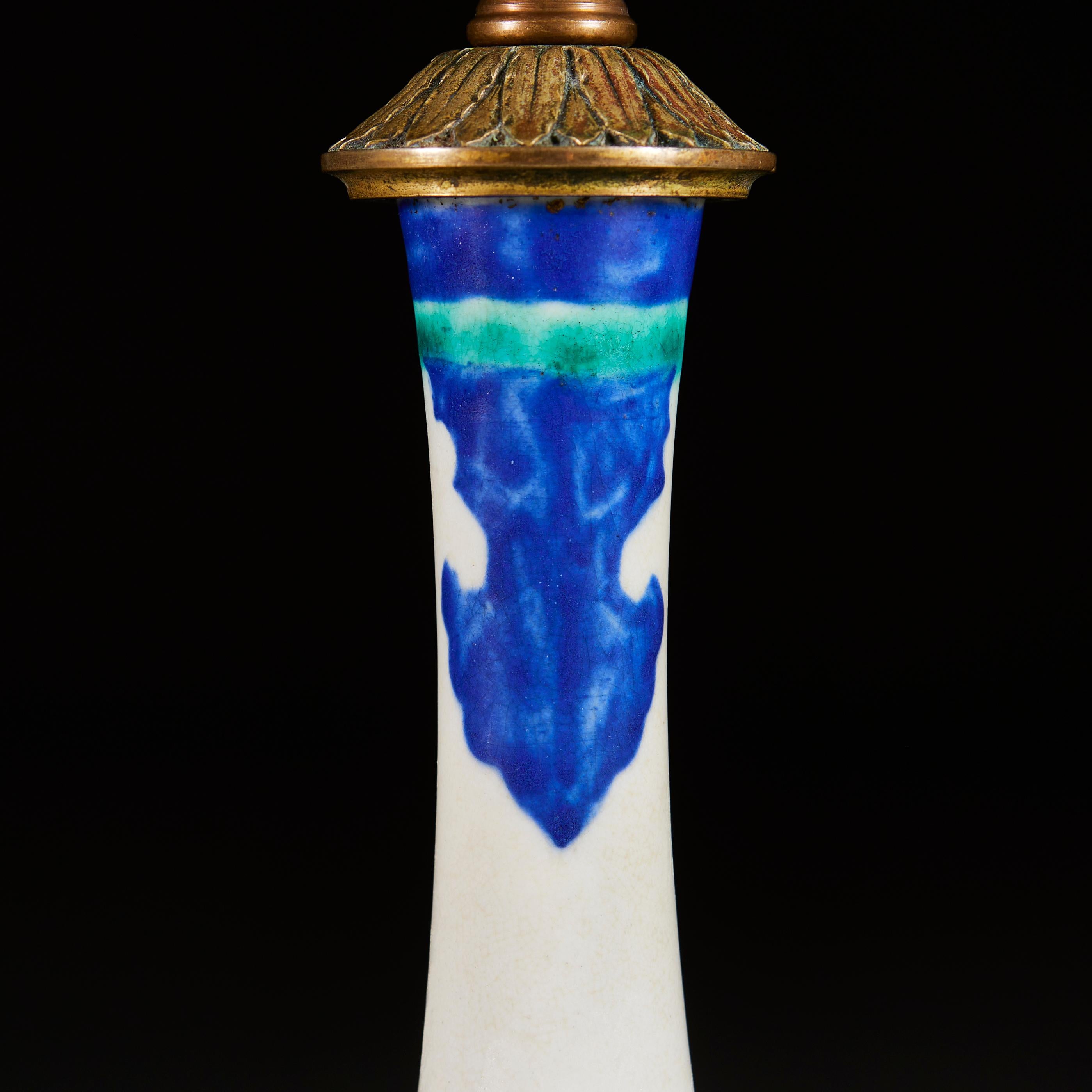 Eine Samson-Flaschenvase im persischen Stil des 19. Jahrhunderts als Lampe (Keramik)