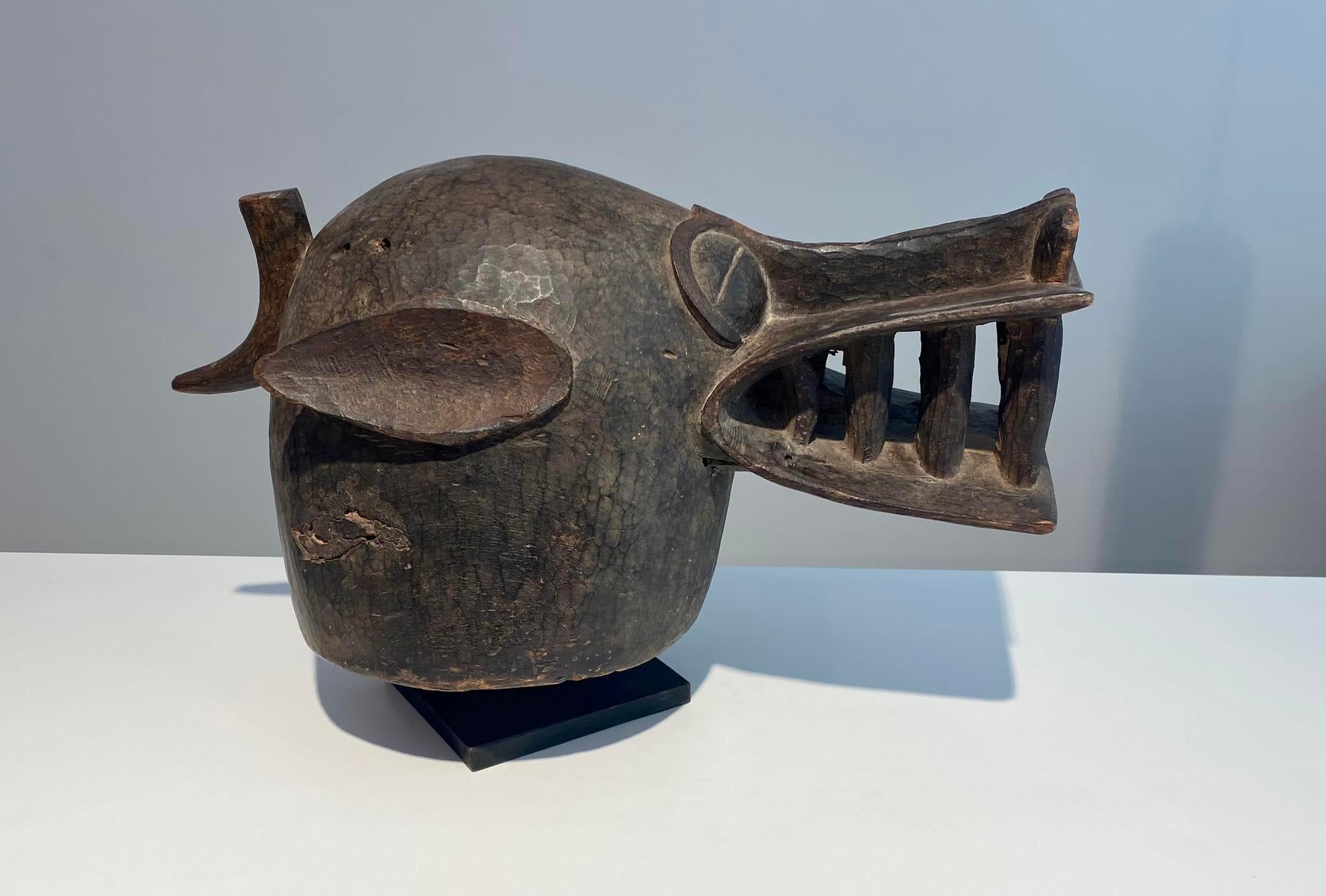 Máscara de casco senufo de tipo kponyugu Senufo Senoufo Costa de Marfil Costa de Marfil siglo XX en venta