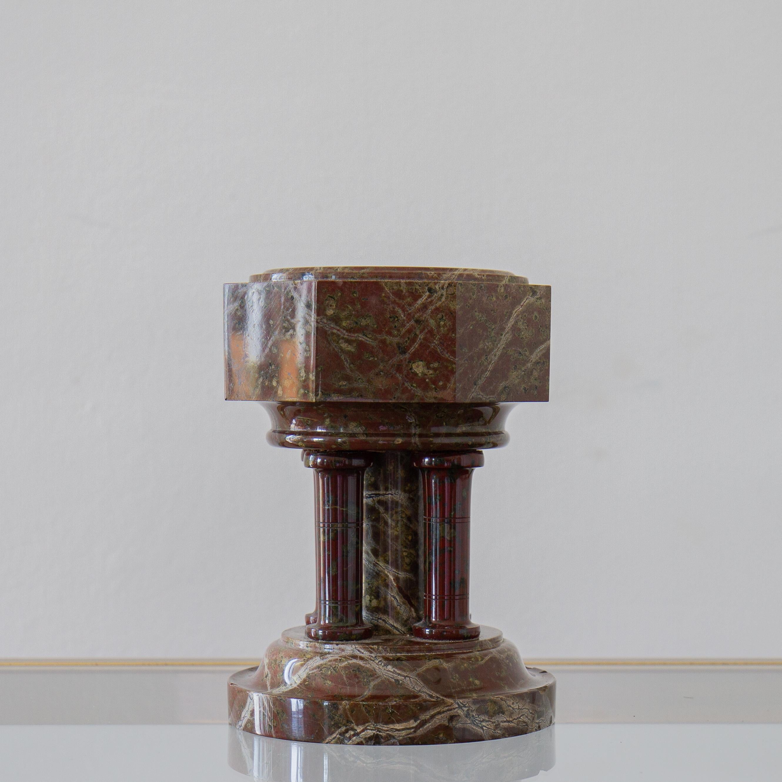 19th Century Serpentine Marble Miniature Font, circa 1870 In Good Condition In Donhead St Mary, Wiltshire