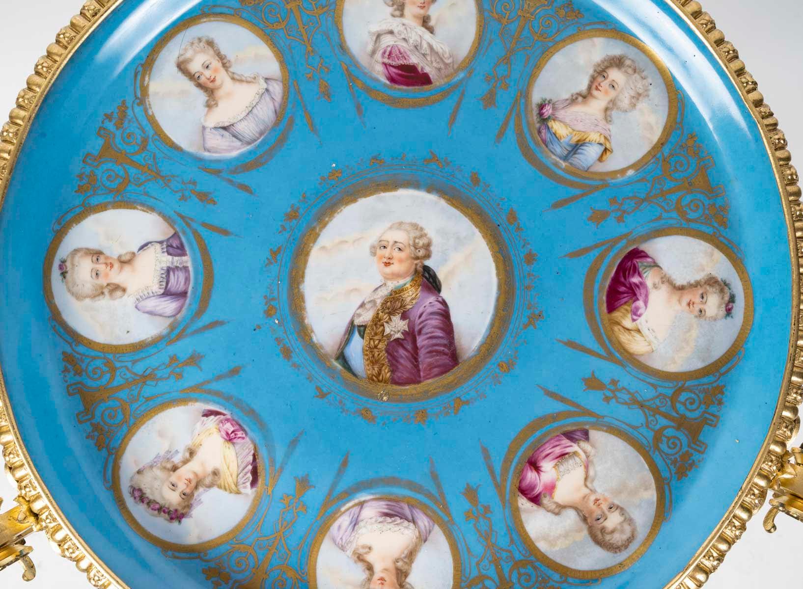 Guéridon en porcelaine de Sèvres et bronze doré du XIXe siècle, Napoléon III. en vente 1