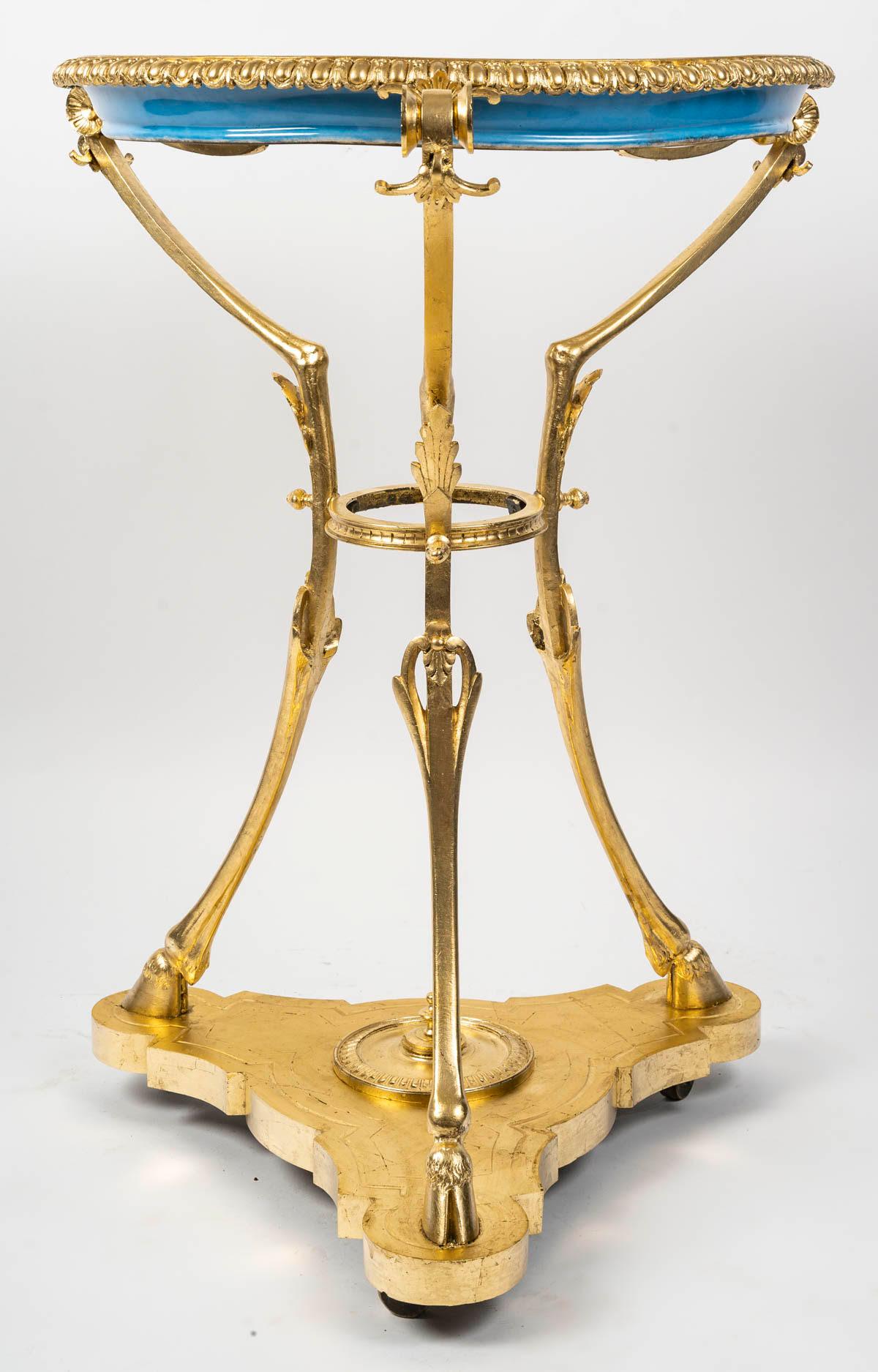 Guéridon en porcelaine de Sèvres et bronze doré du XIXe siècle, Napoléon III. en vente 3