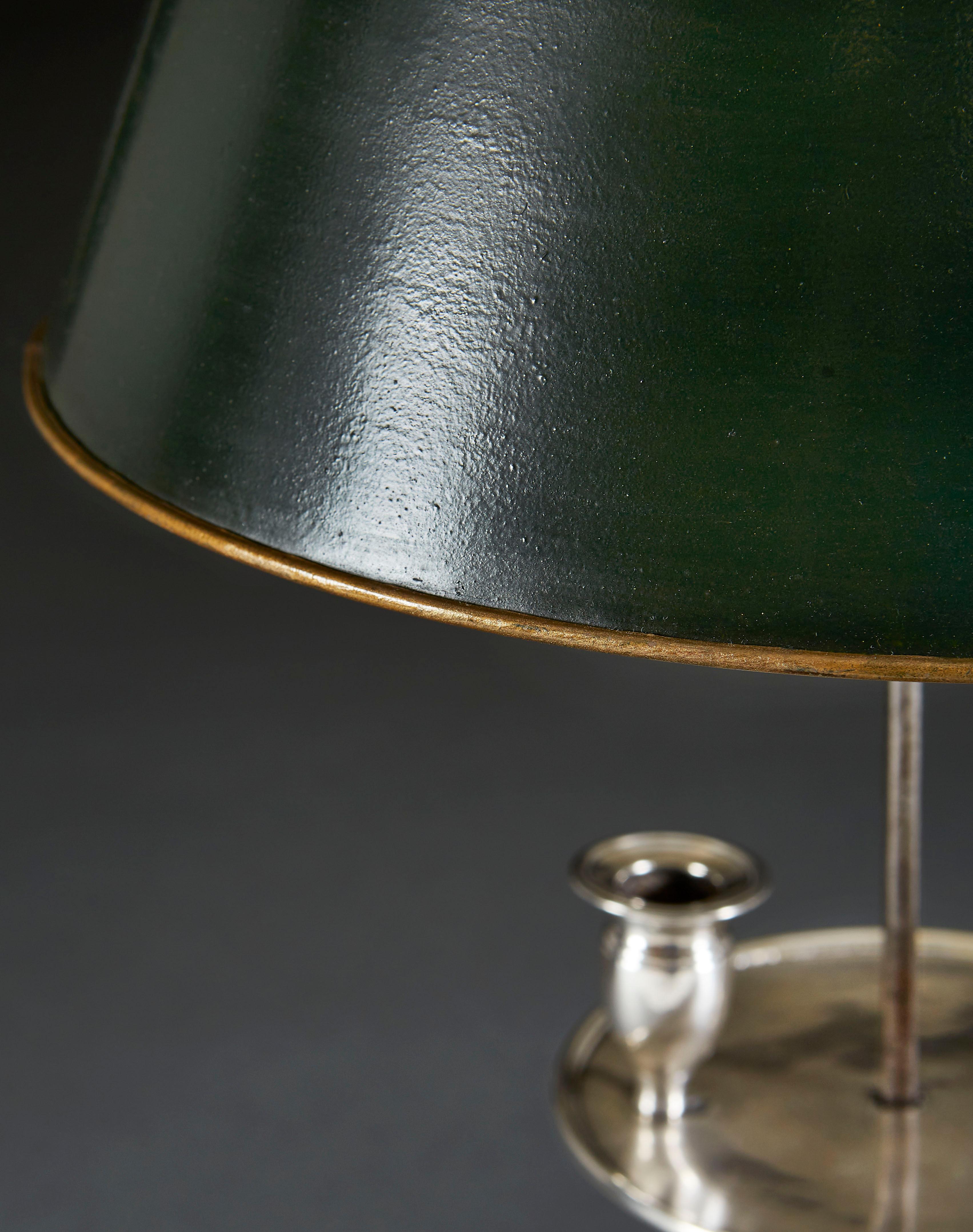 Lampada Bouillotte in argento del XIX secolo con paralume in tiglio verde In condizioni buone in vendita a London, GB