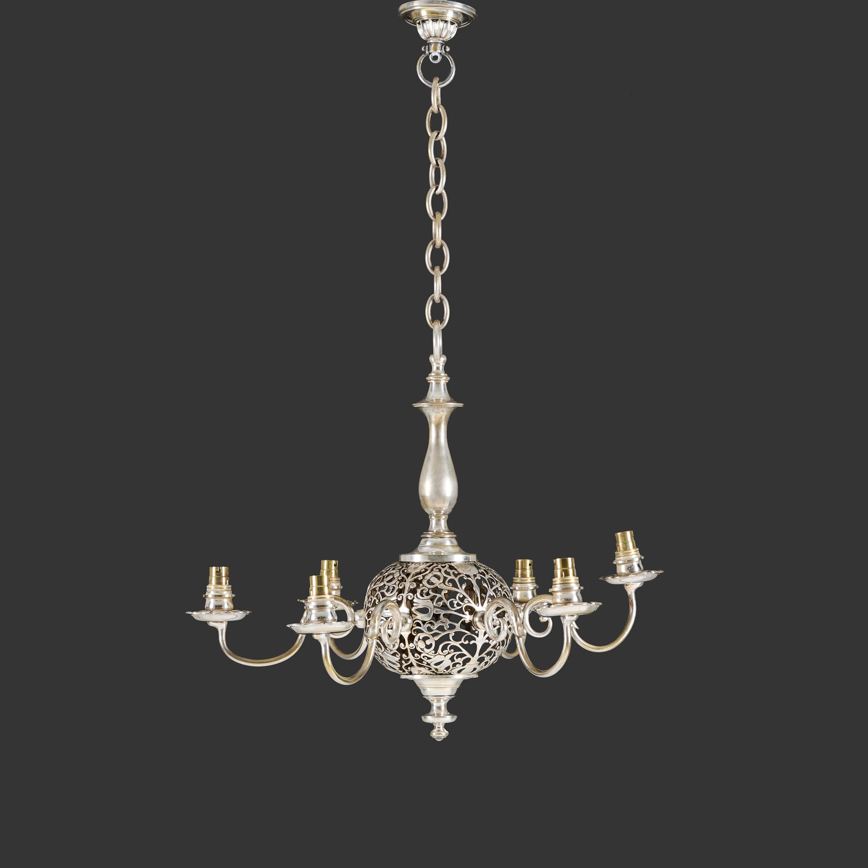 Un lampadario Arts and Crafts placcato in argento del XIX secolo In condizioni buone in vendita a London, GB