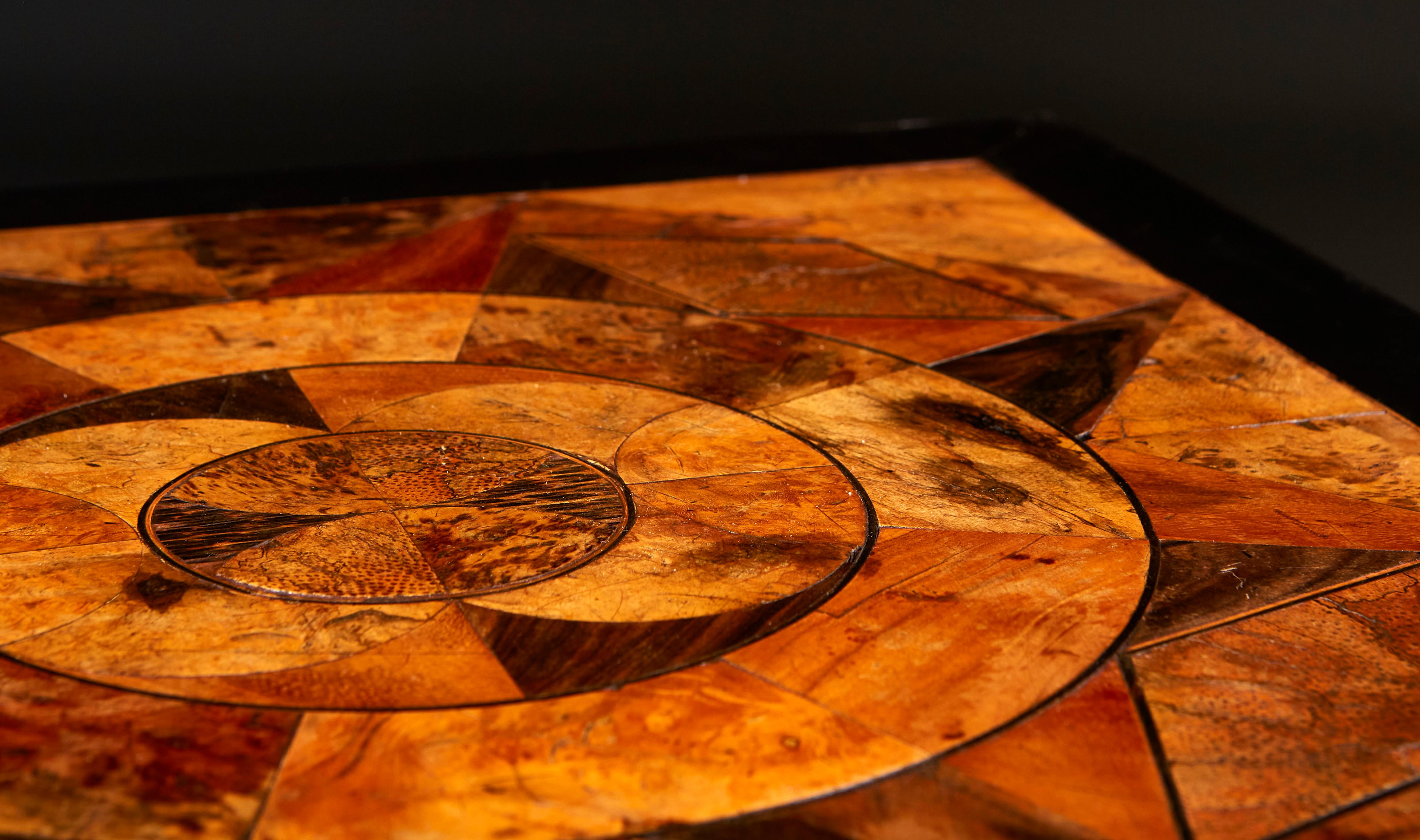 Bois Table d'appoint en bois spécimen du XIXe siècle en vente