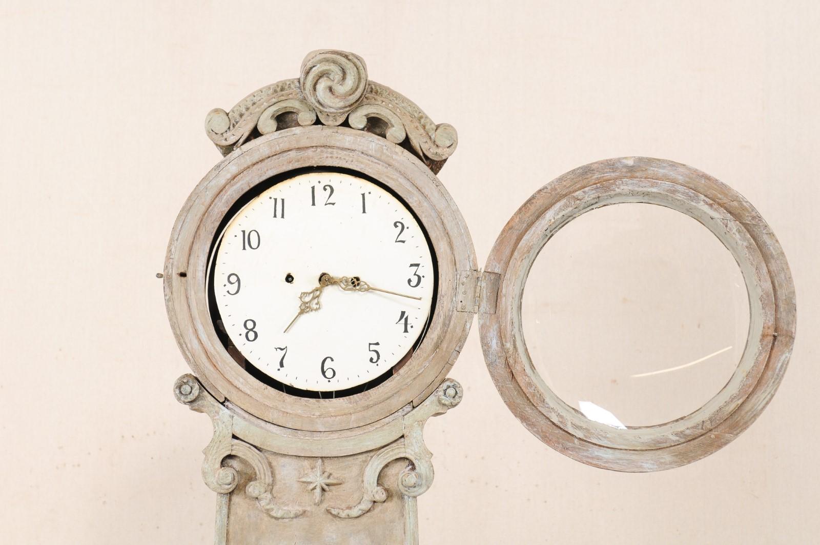 19th Century Swedish Fryksdahl Clock with Ornately Carved Crown and Neck In Good Condition In Atlanta, GA