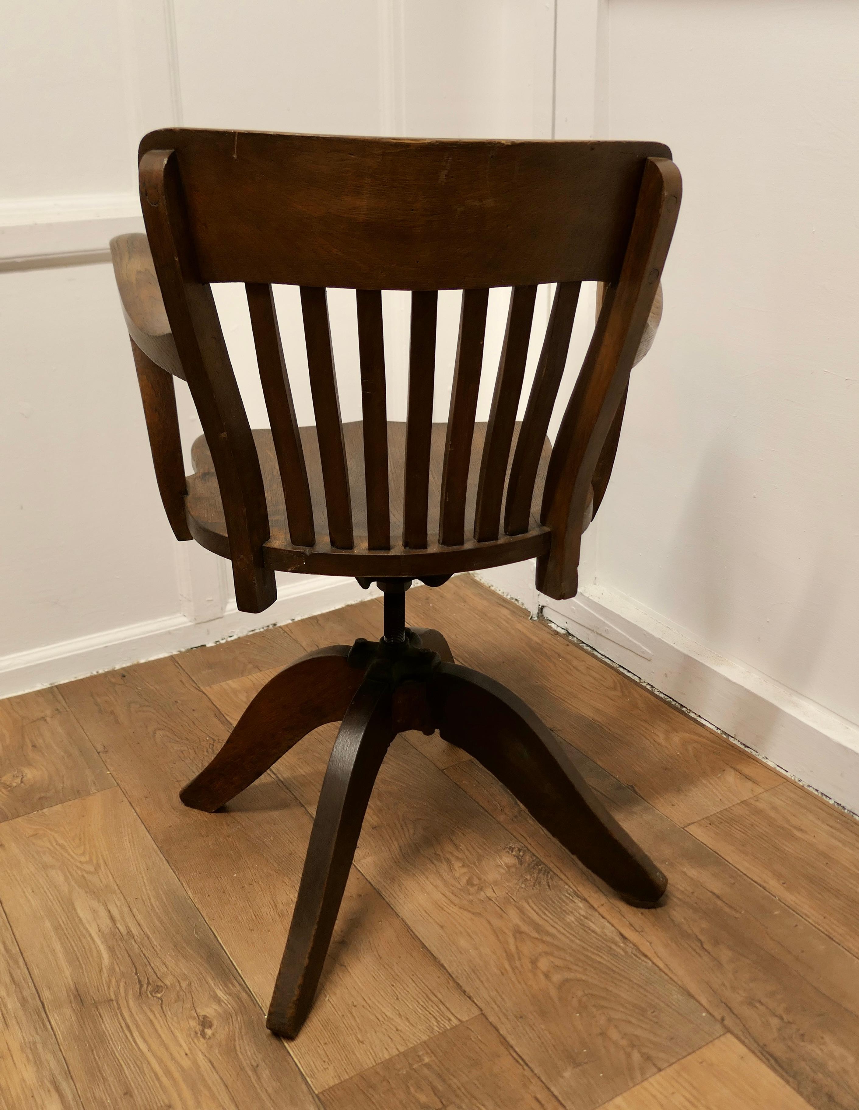 A 19th Century Swivelling Oak Office Chair or Desk Chair      For Sale 3